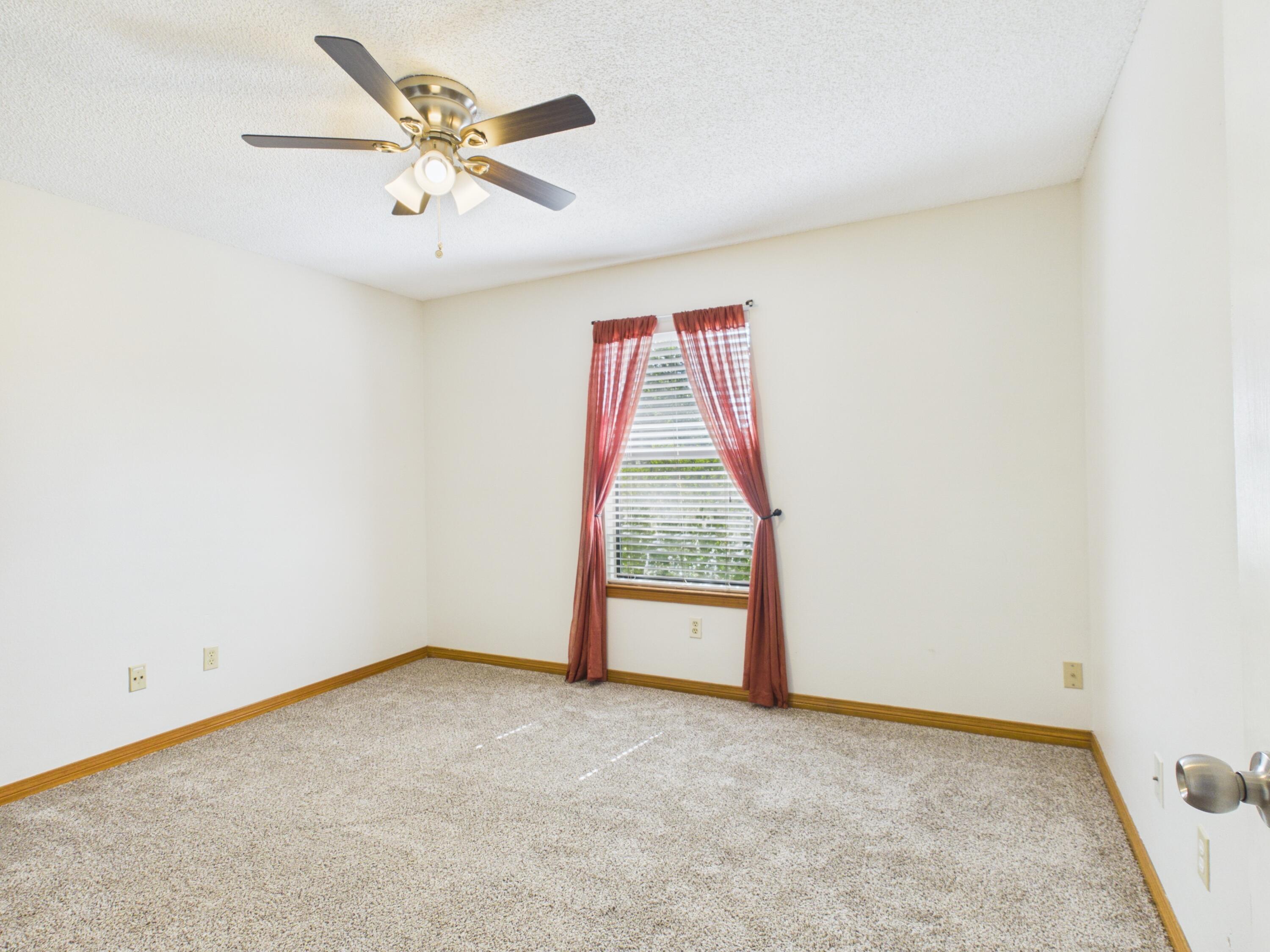 TWIN OAKS - Residential