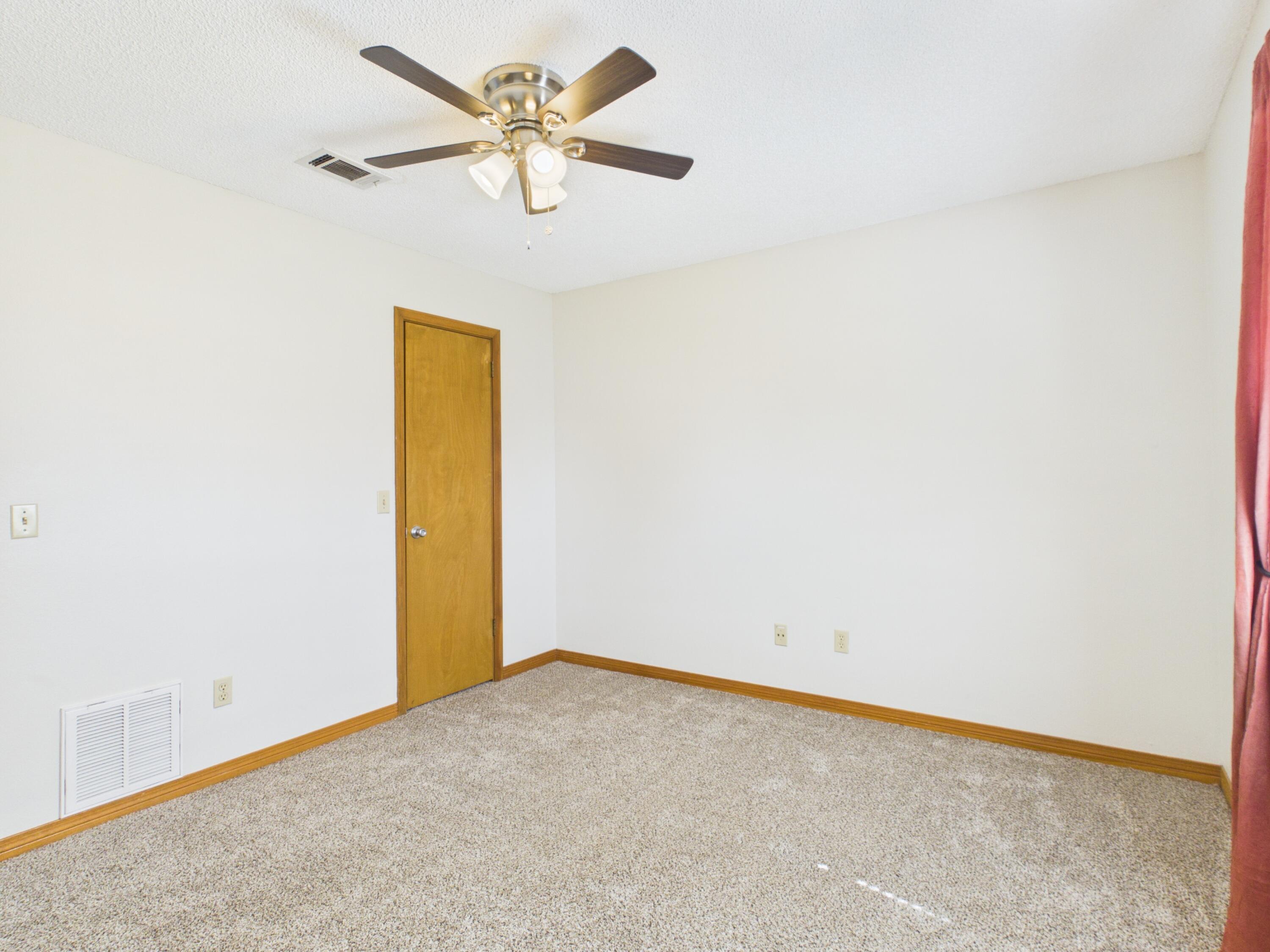 TWIN OAKS - Residential