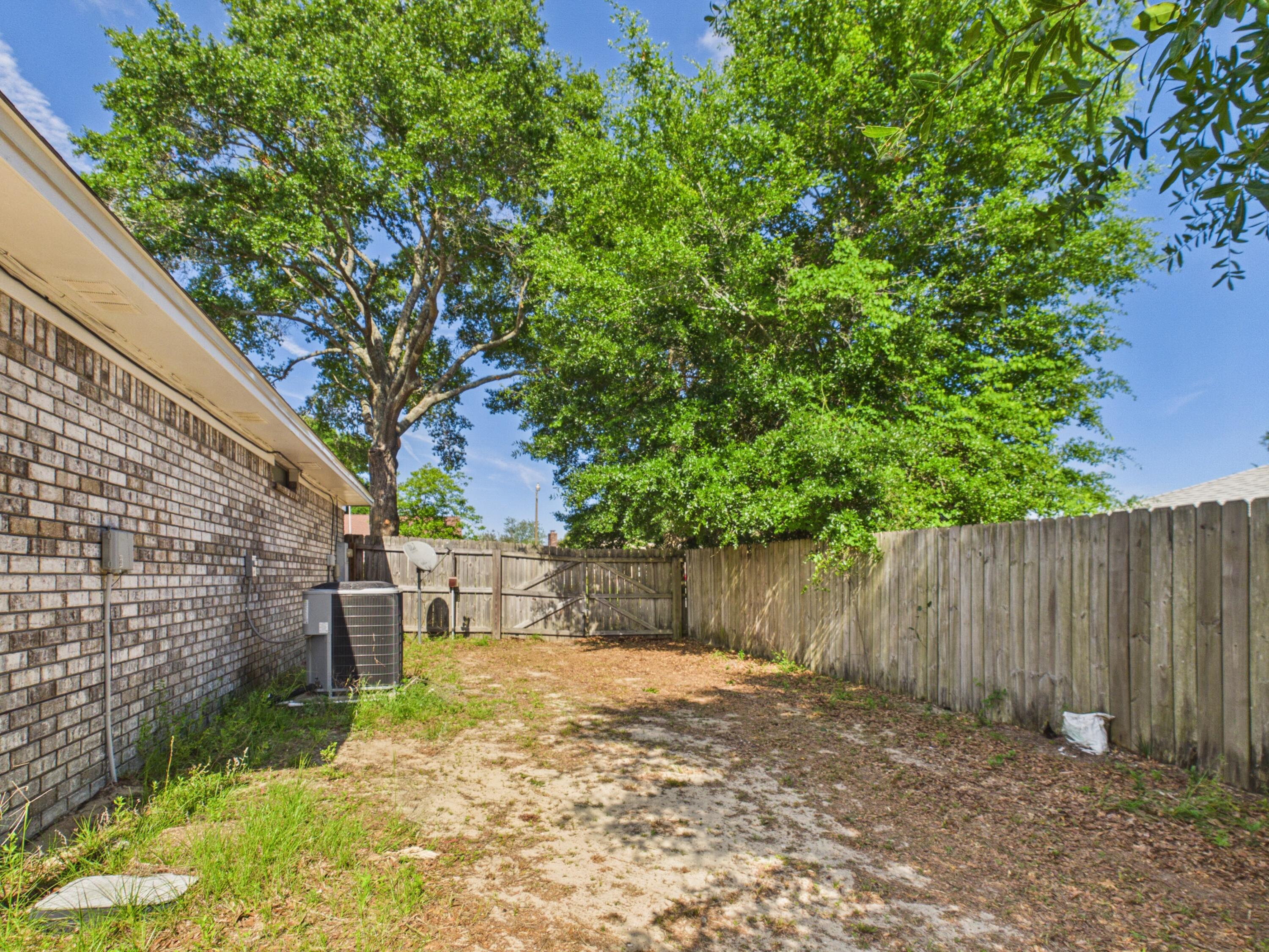 TWIN OAKS - Residential