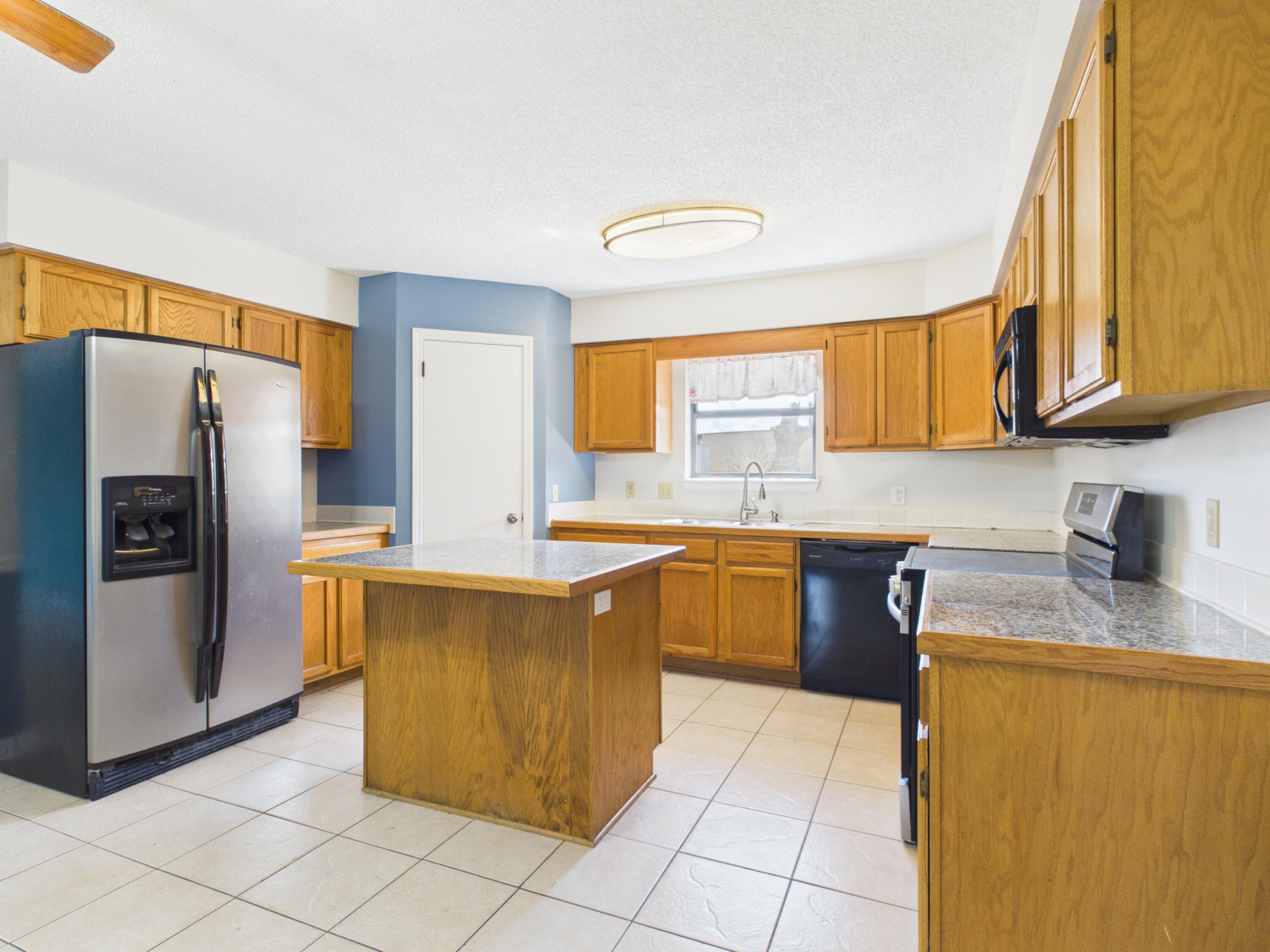 TWIN OAKS - Residential