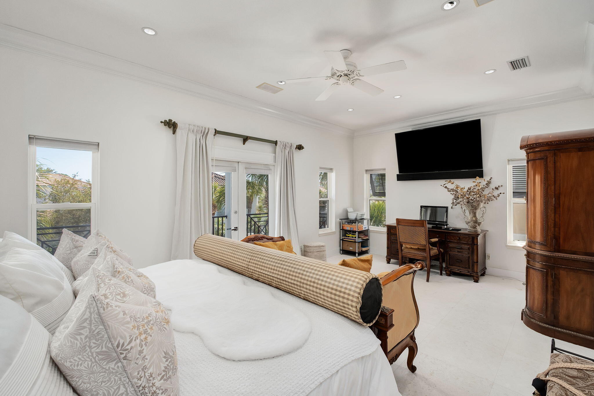 VILLAGE OF WHITE CLIFFS THE - Residential