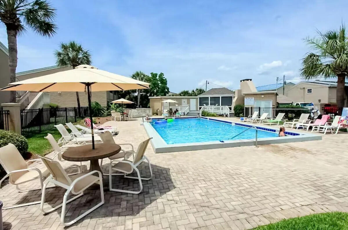 CHATEAU LA MER CONDO PHASE l - Residential
