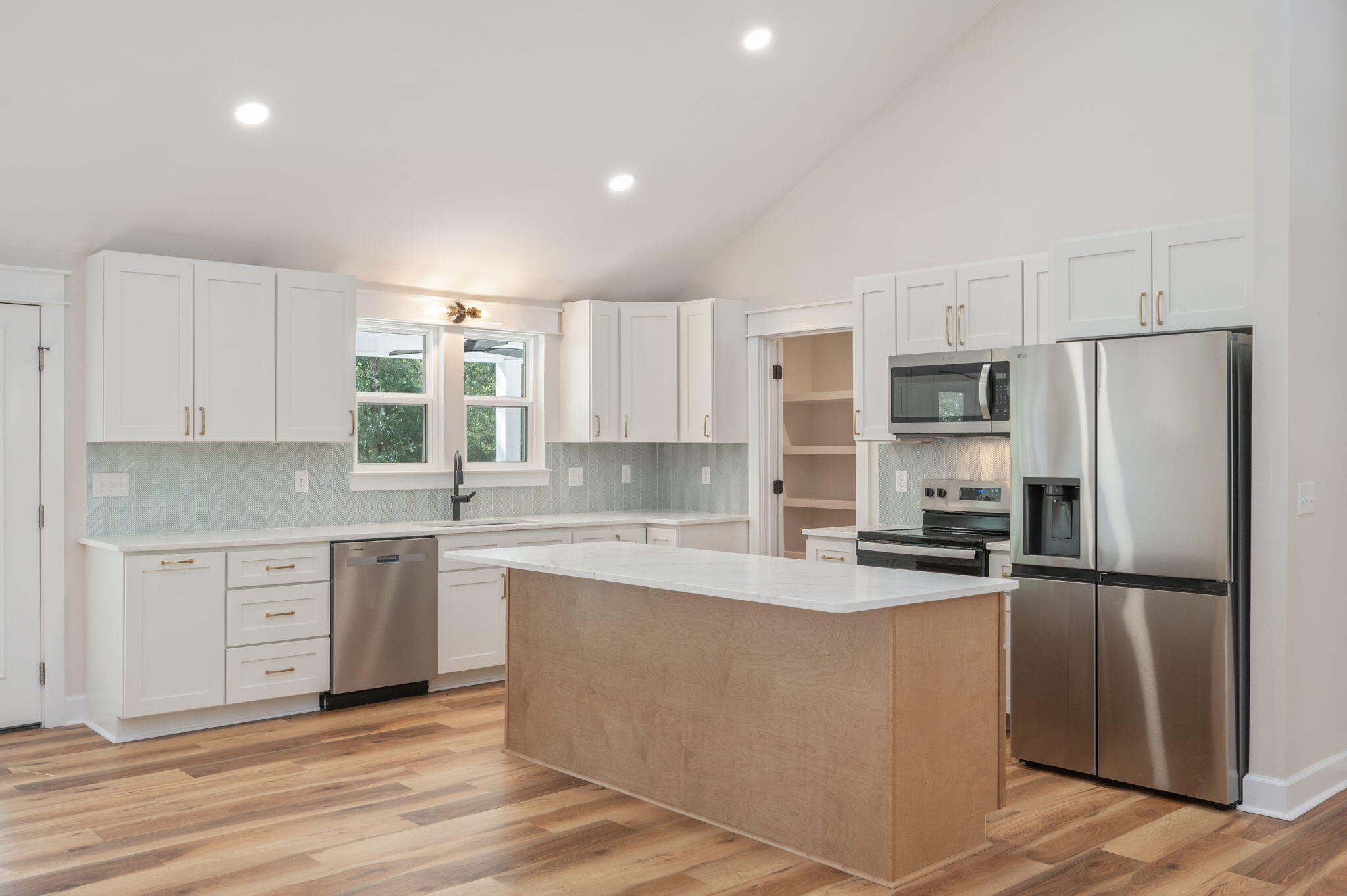 SPRING HILL ESTATES - Residential