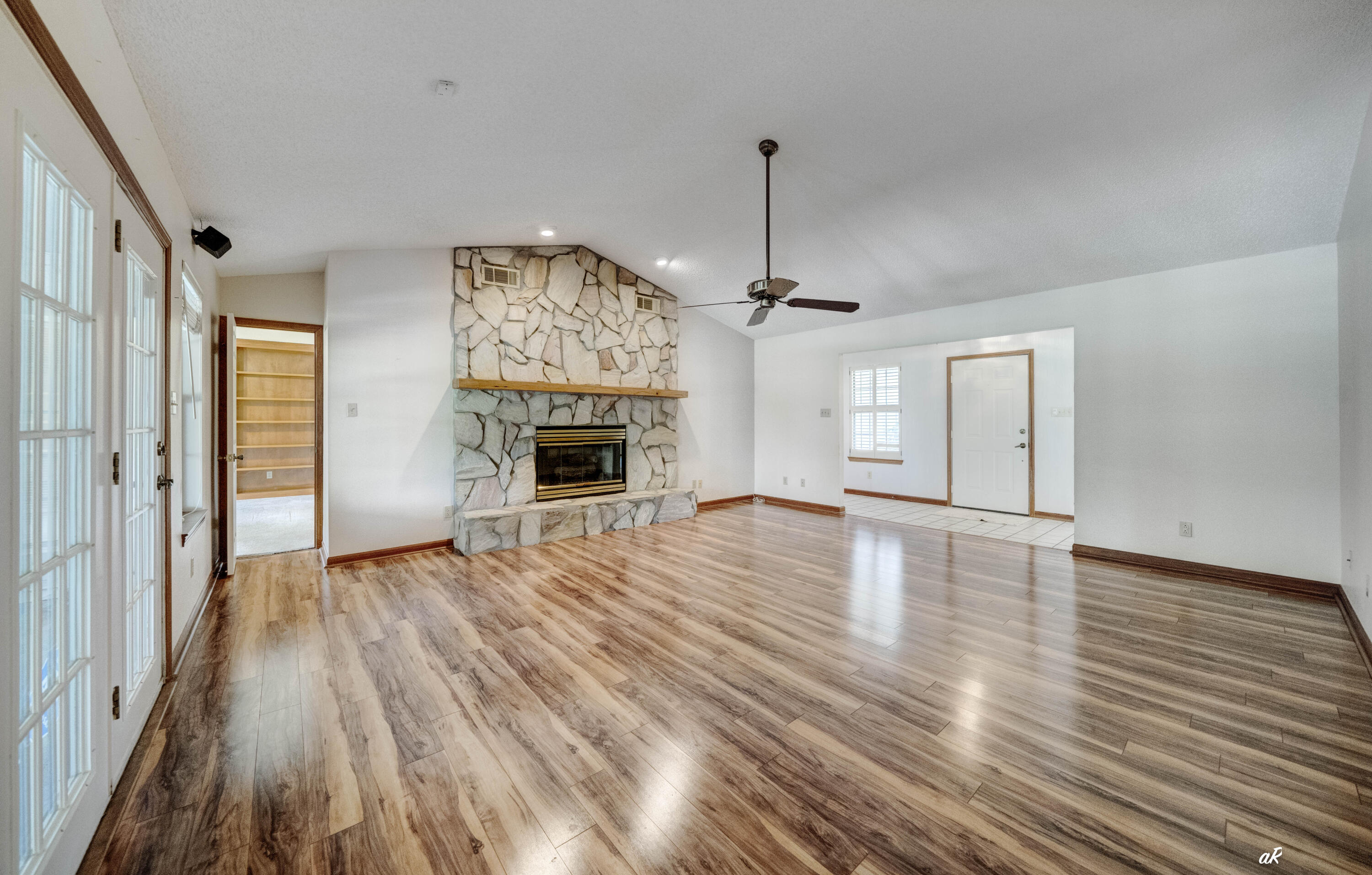 THOMAS DRIVE PARK UNIT 4 - Residential