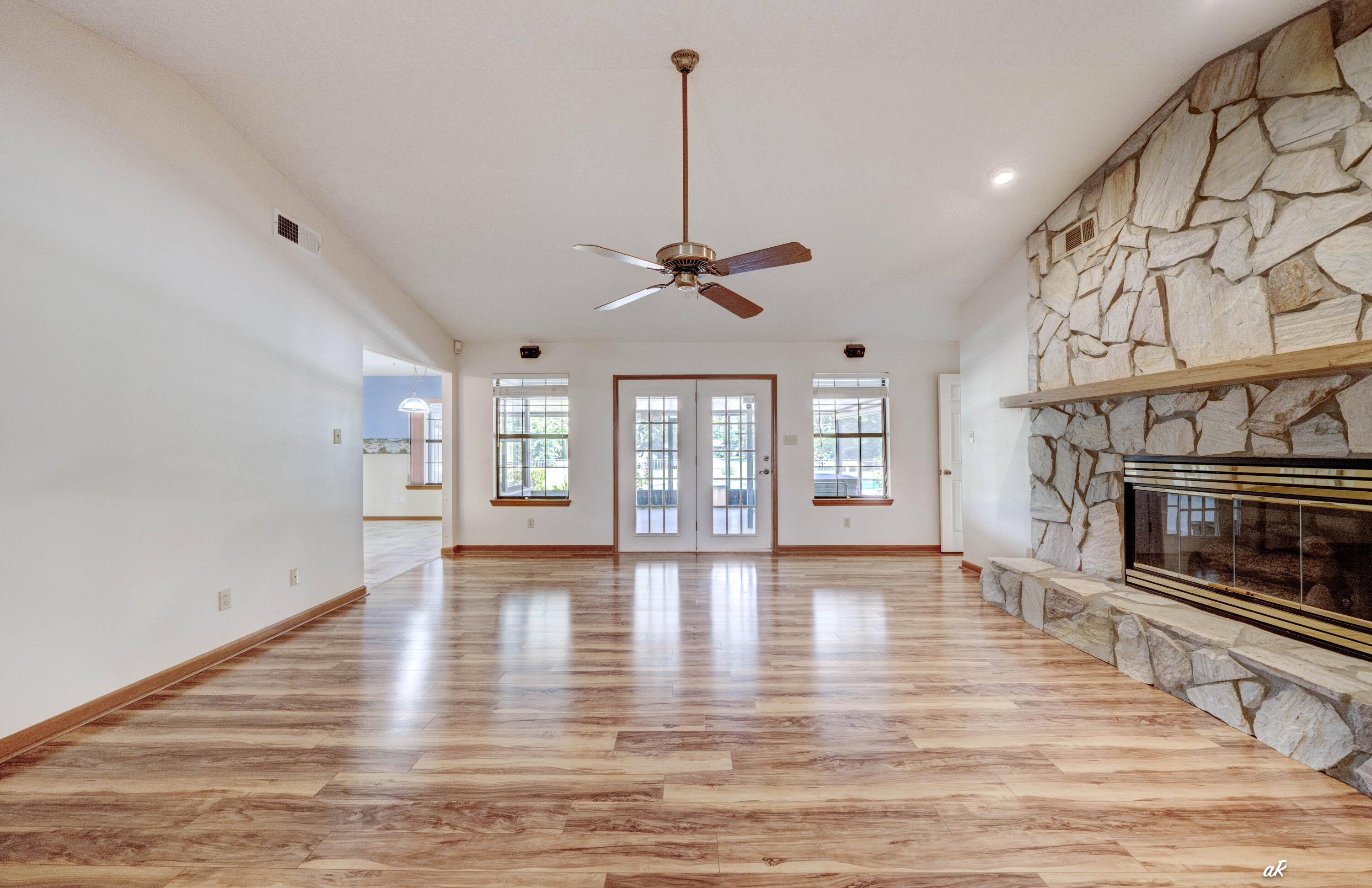 THOMAS DRIVE PARK UNIT 4 - Residential