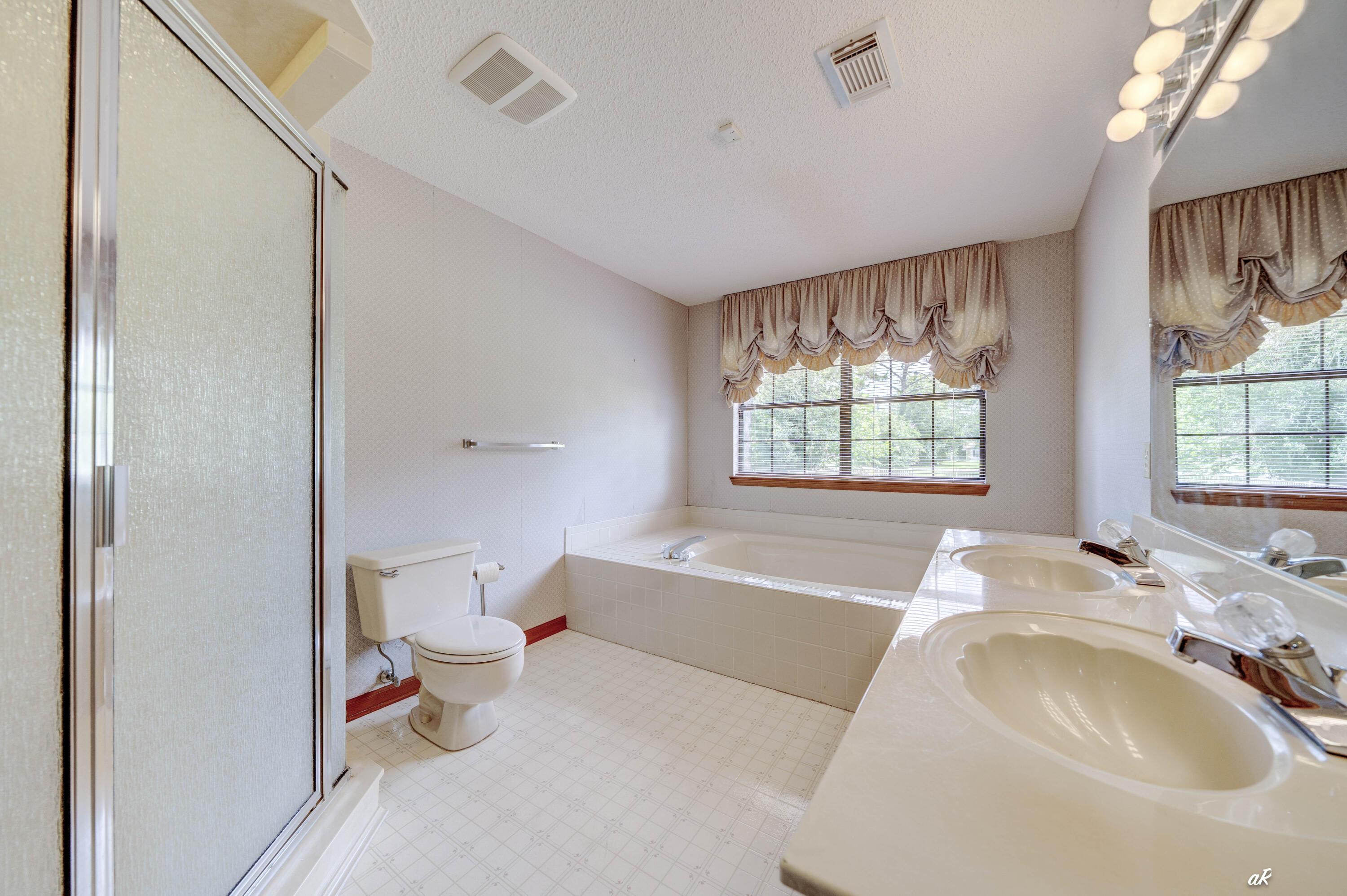 THOMAS DRIVE PARK UNIT 4 - Residential