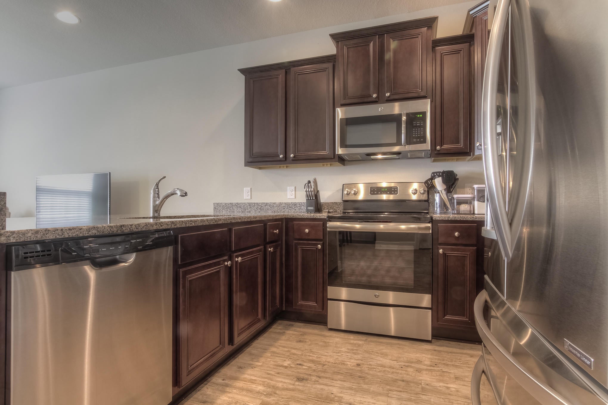 RESERVE POINTE - Residential