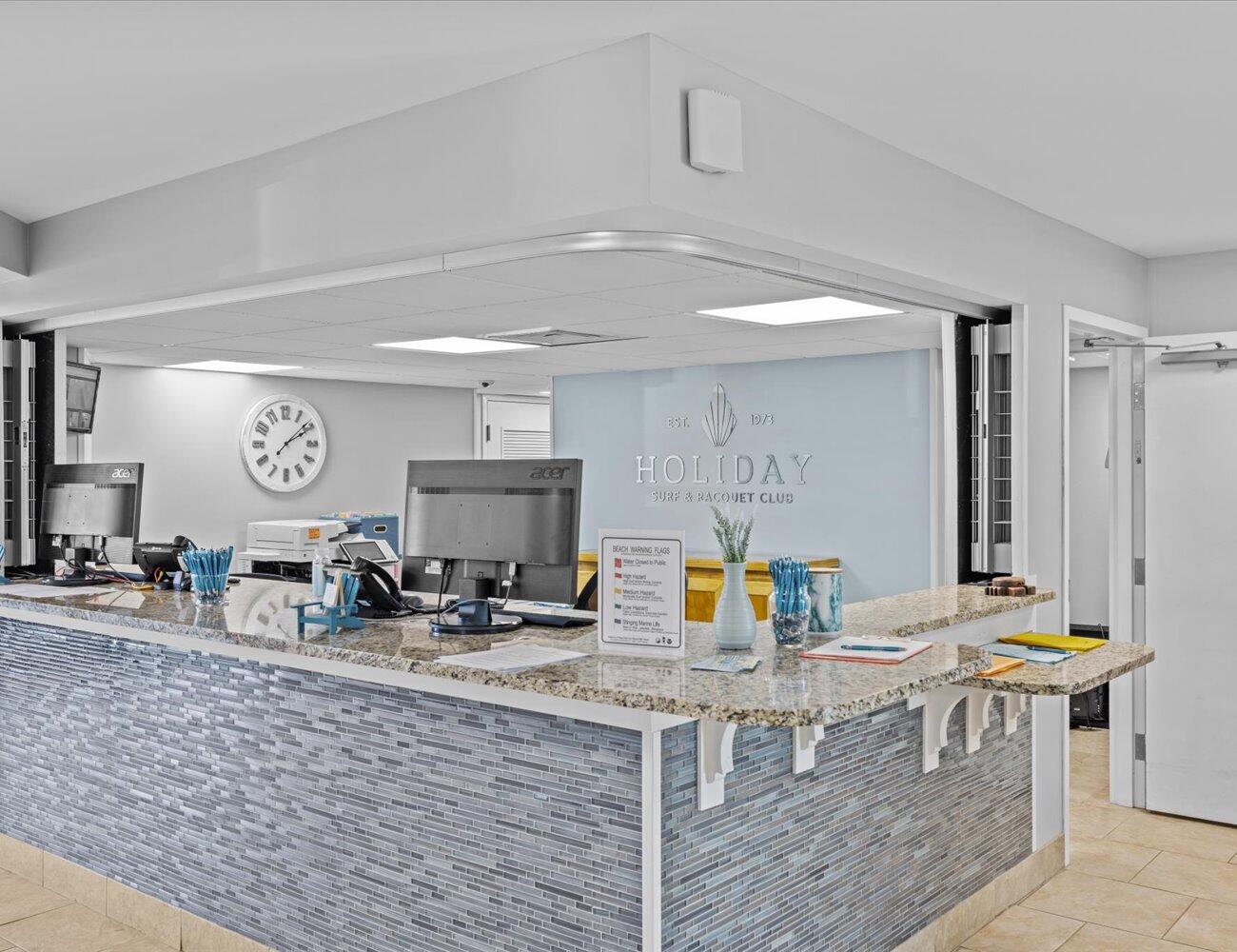 HOLIDAY SURF & RACQUET CLUB - Residential
