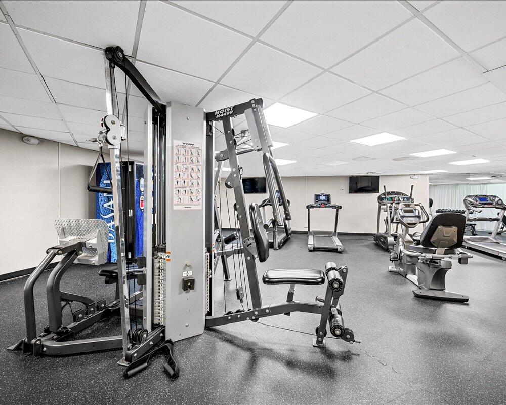 HOLIDAY SURF & RACQUET CLUB - Residential