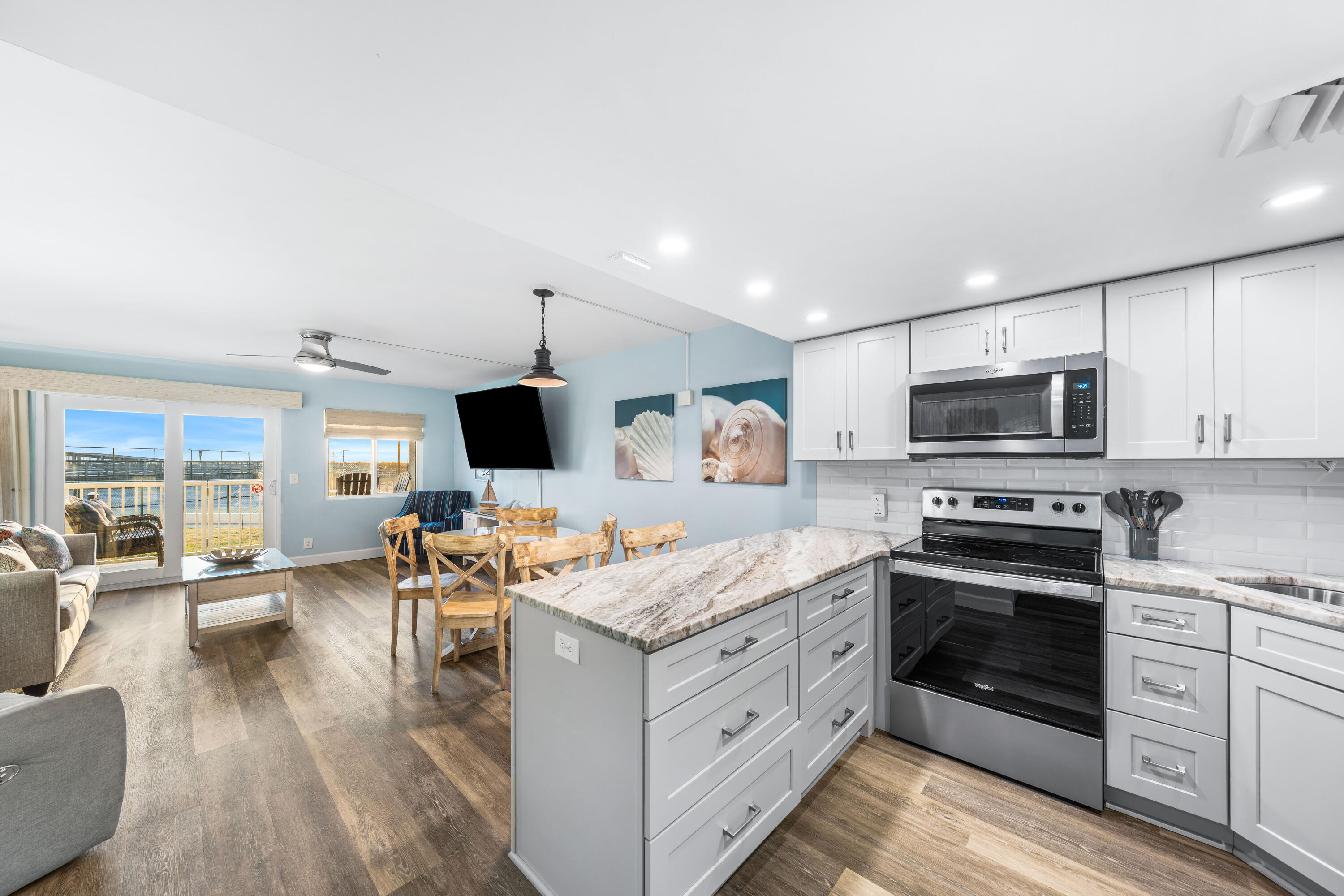 HOLIDAY SURF & RACQUET CLUB - Residential