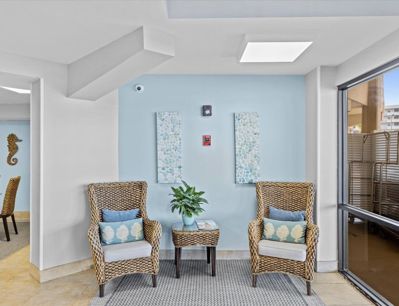HOLIDAY SURF & RACQUET CLUB - Residential