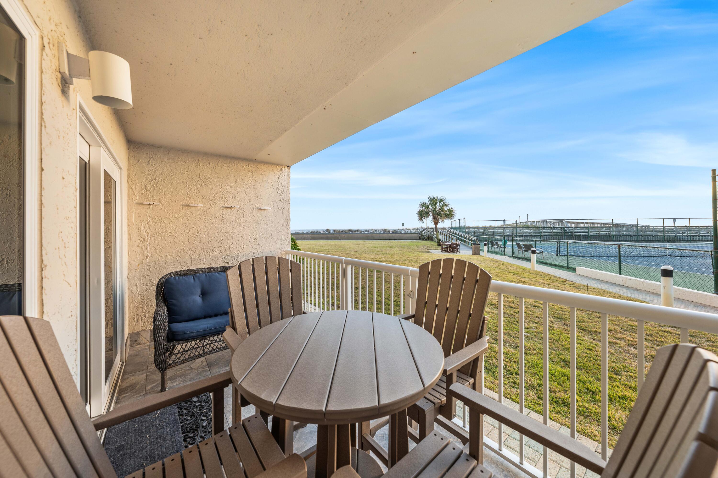 HOLIDAY SURF & RACQUET CLUB - Residential