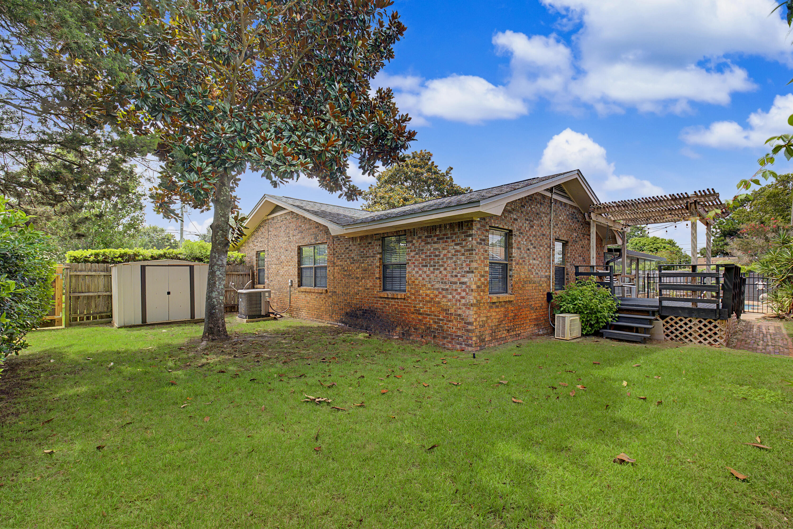 MARY ESTHER MANOR - Residential