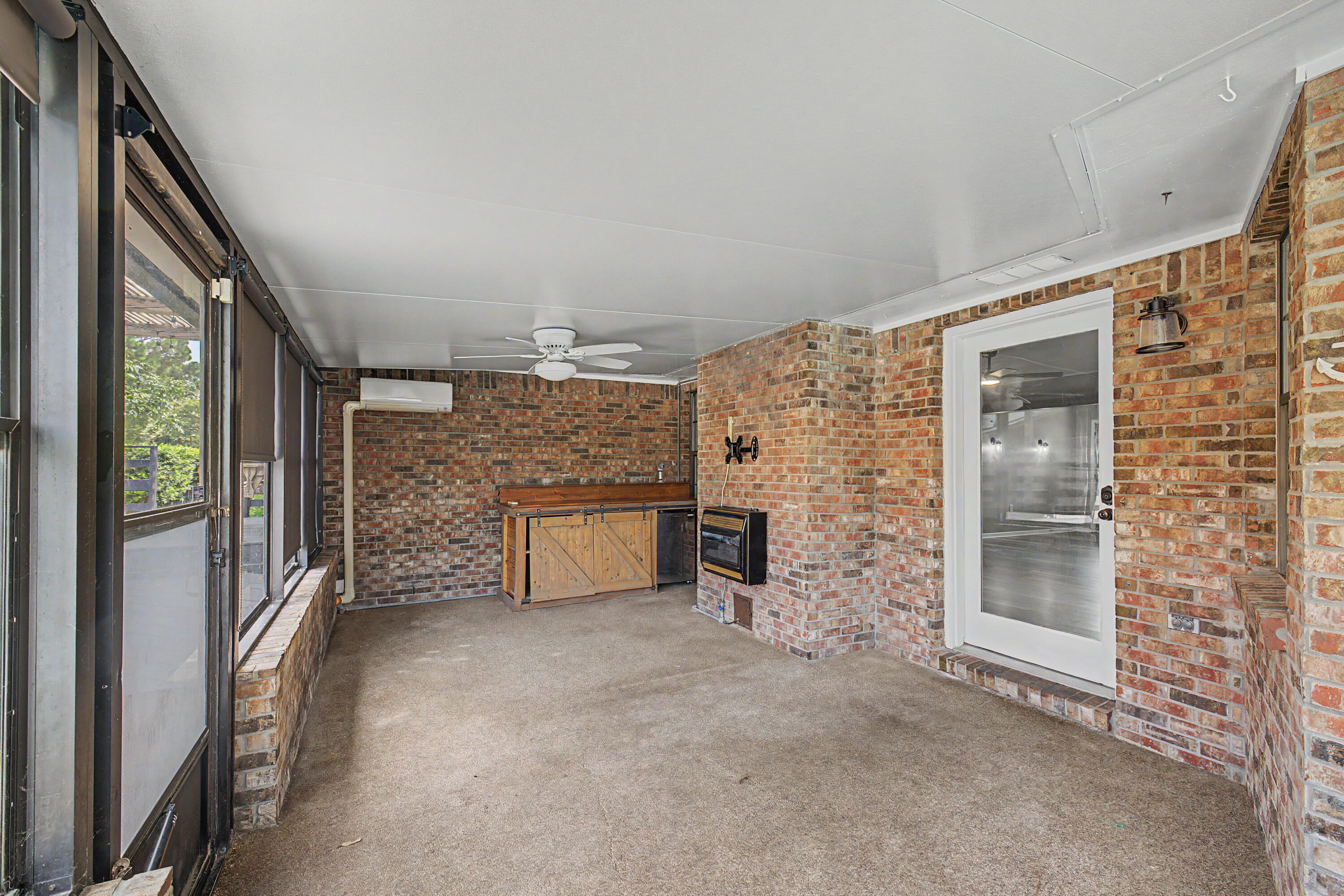 MARY ESTHER MANOR - Residential