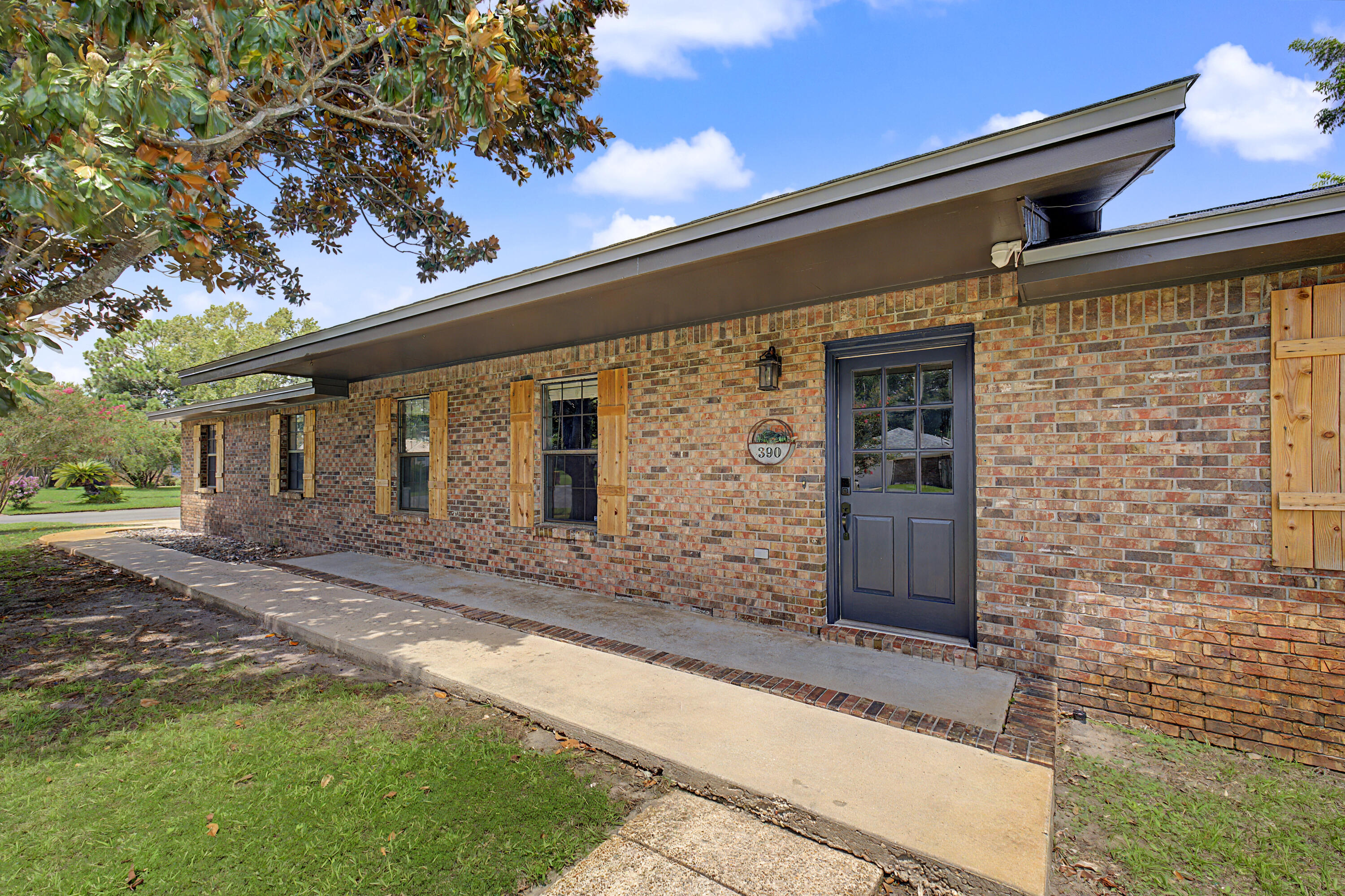 MARY ESTHER MANOR - Residential