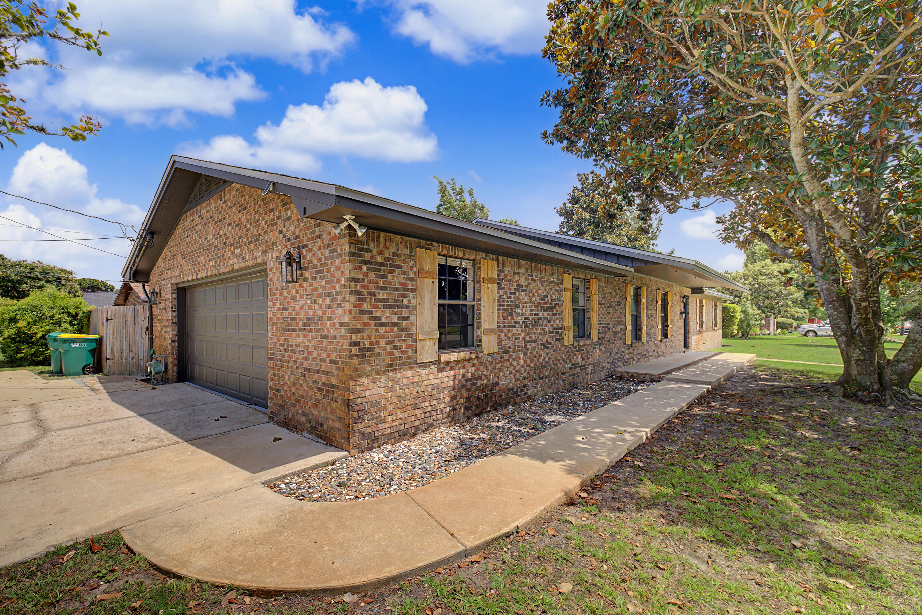 MARY ESTHER MANOR - Residential