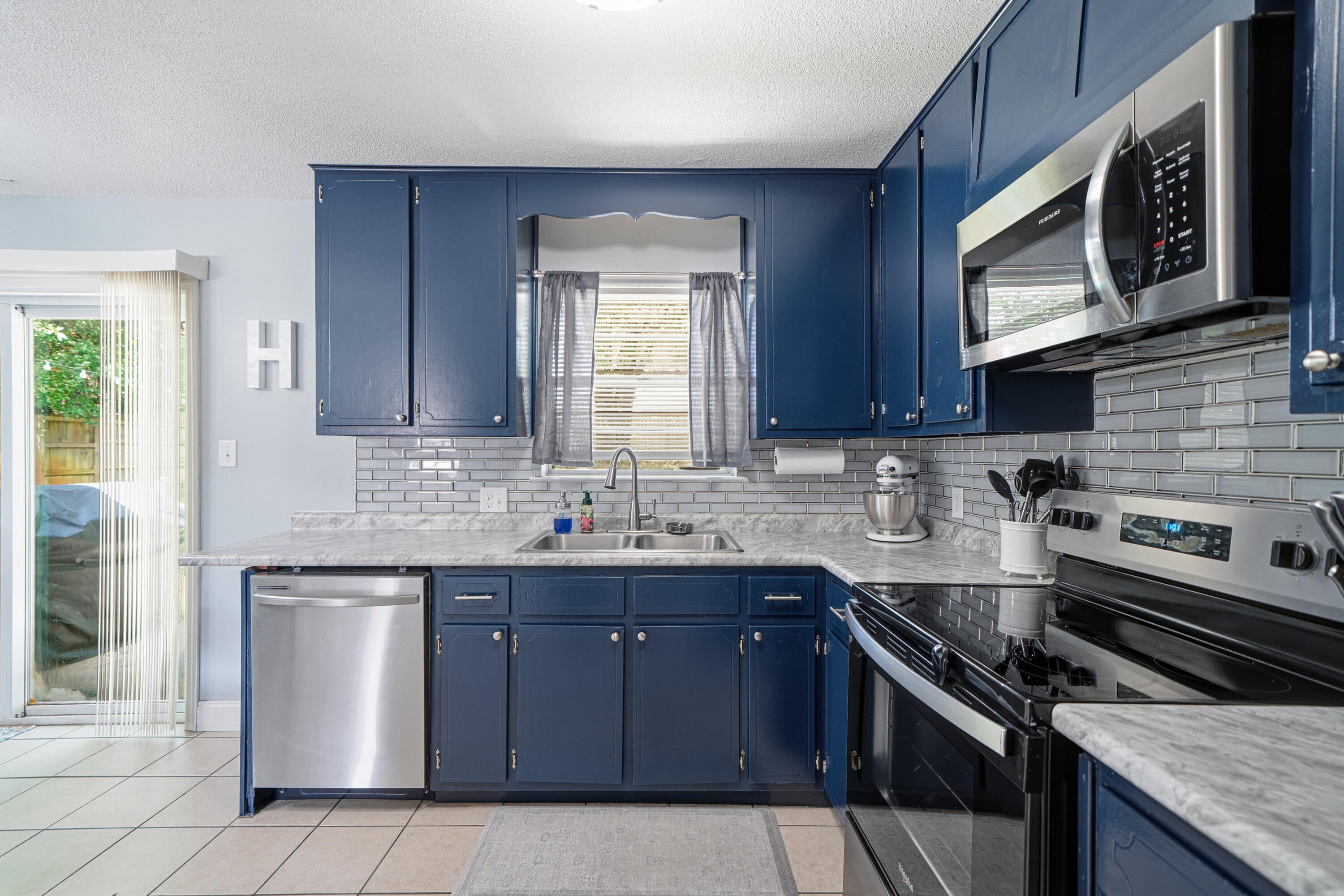MIRAMAR ESTATES 3RD ADDN - Residential