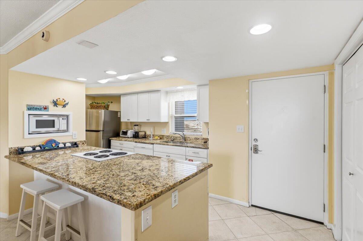 EL MATADOR CONDO - Residential