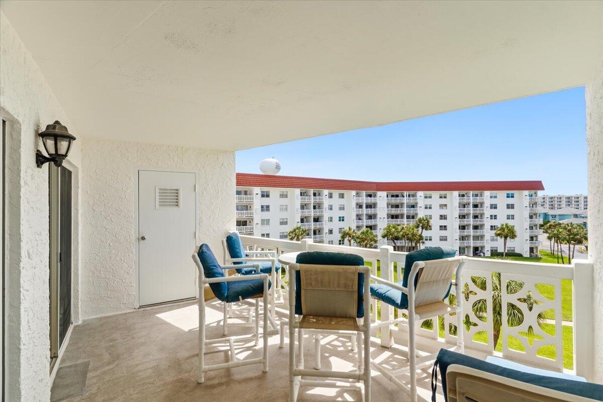 EL MATADOR CONDO - Residential