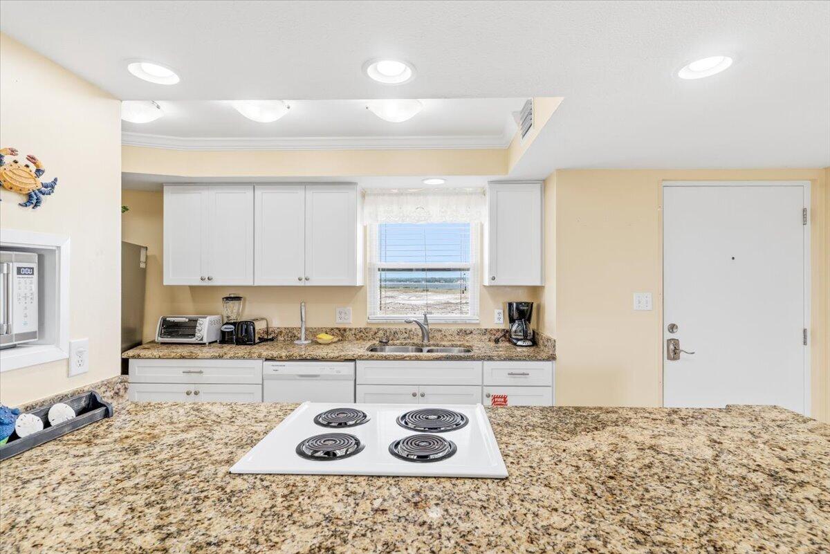 EL MATADOR CONDO - Residential