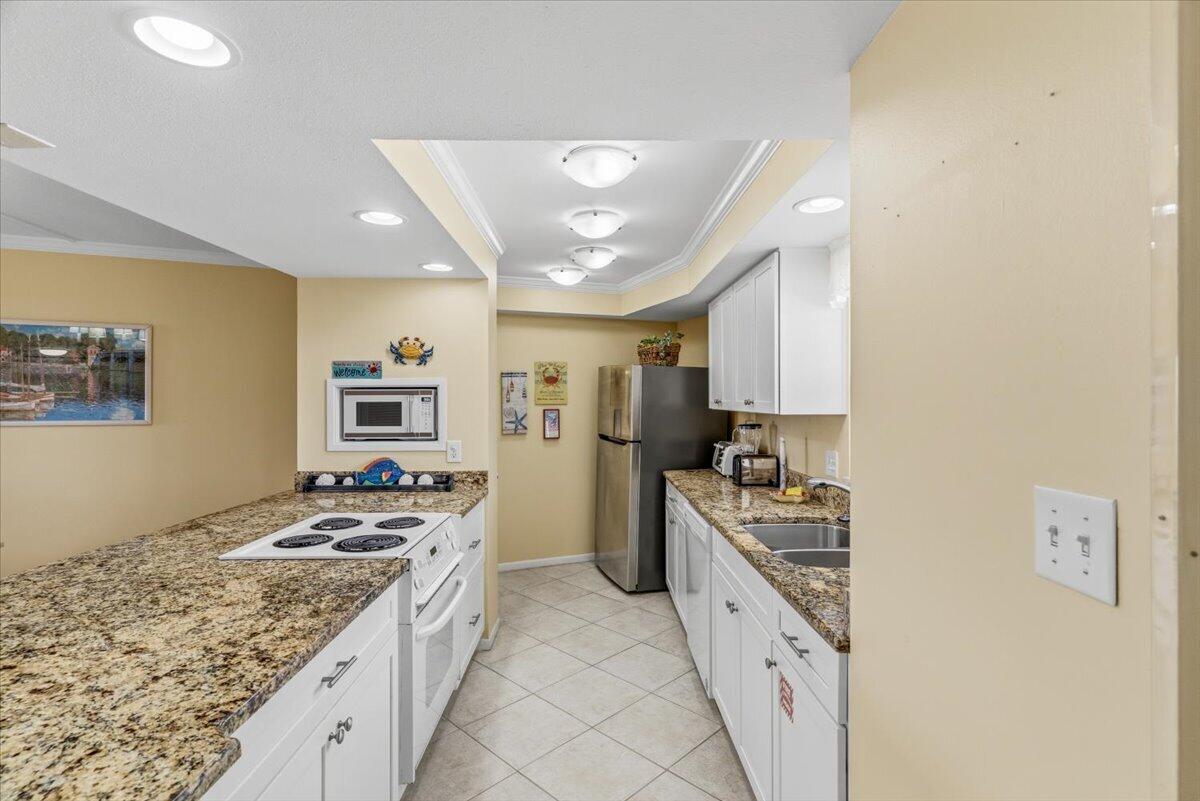 EL MATADOR CONDO - Residential