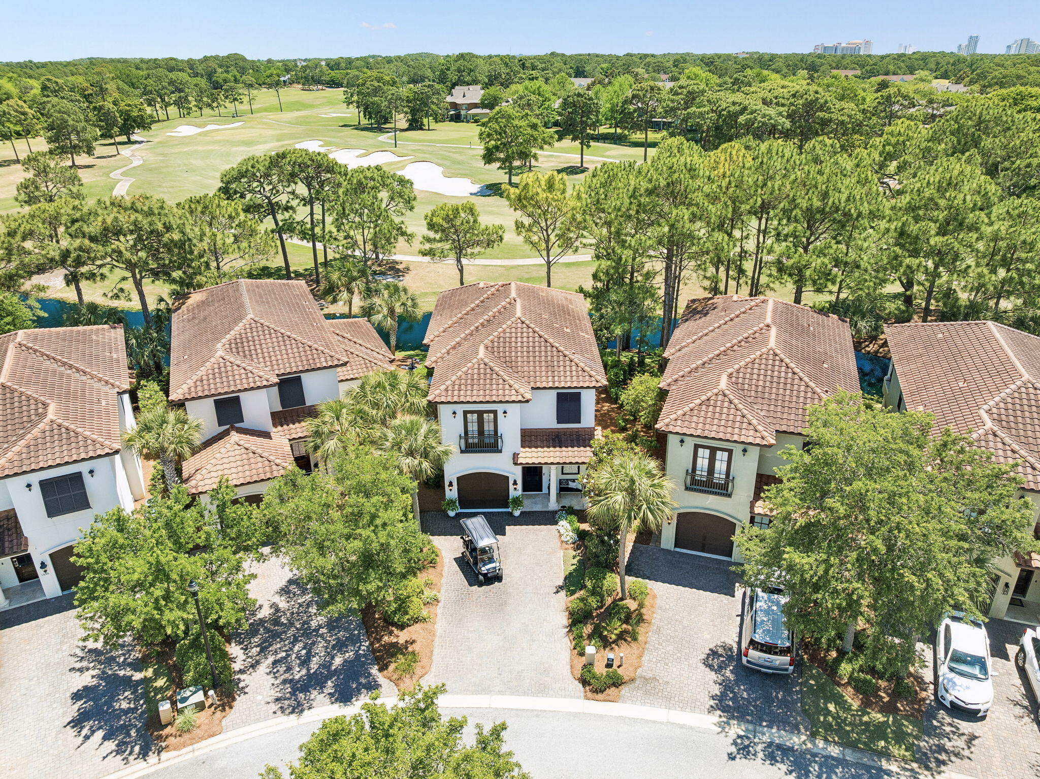 VILLA LAGO - Residential