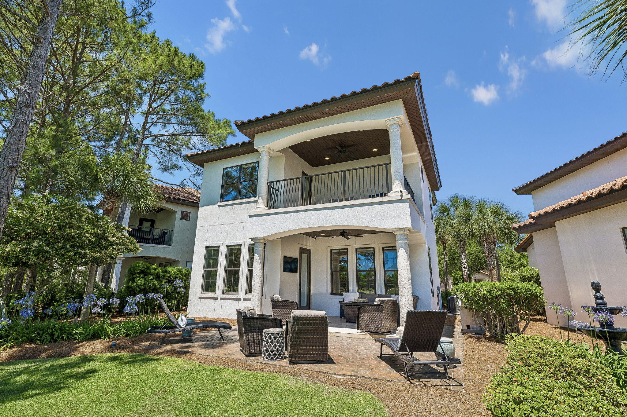 VILLA LAGO - Residential
