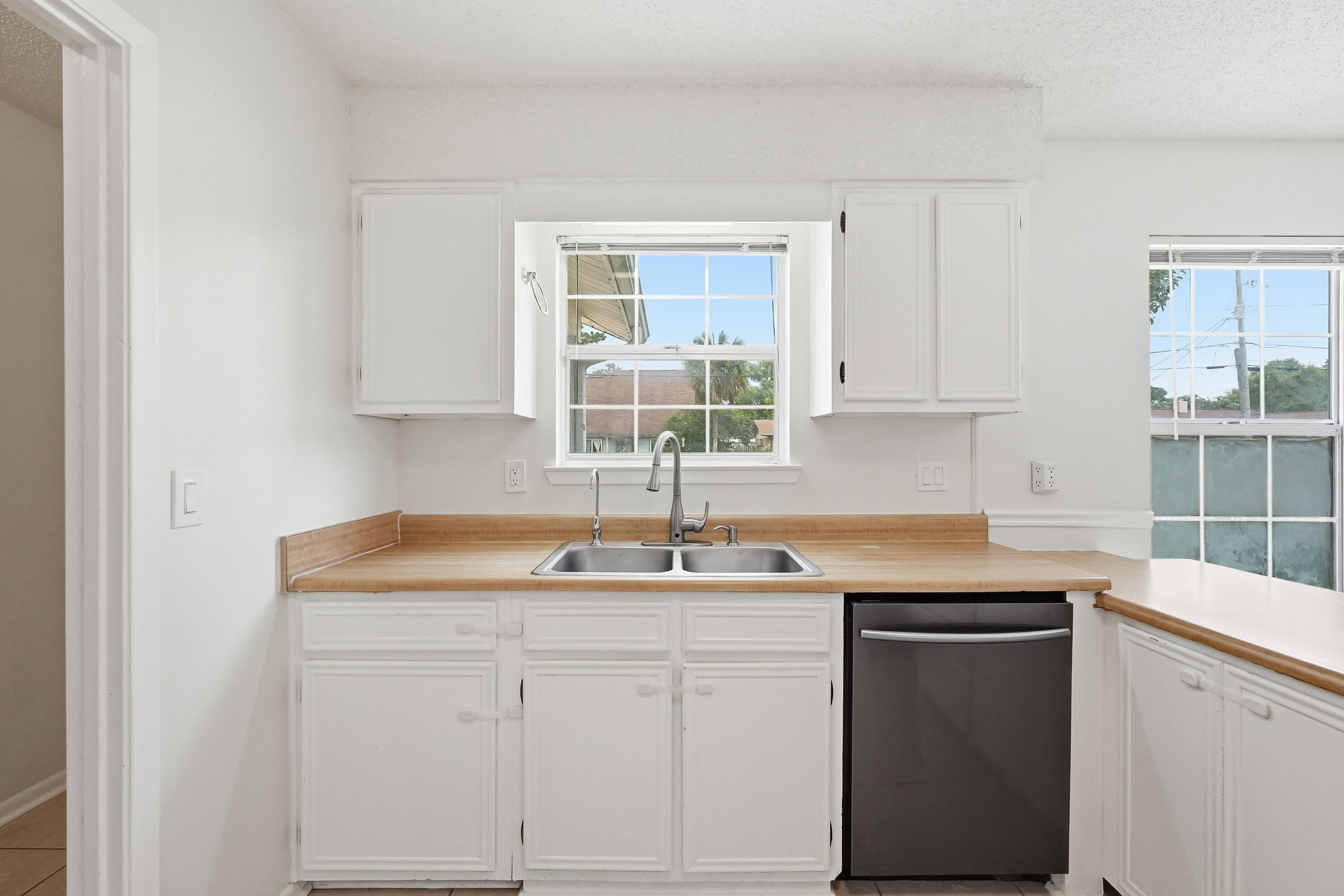 MARY ESTHER MANOR - Residential