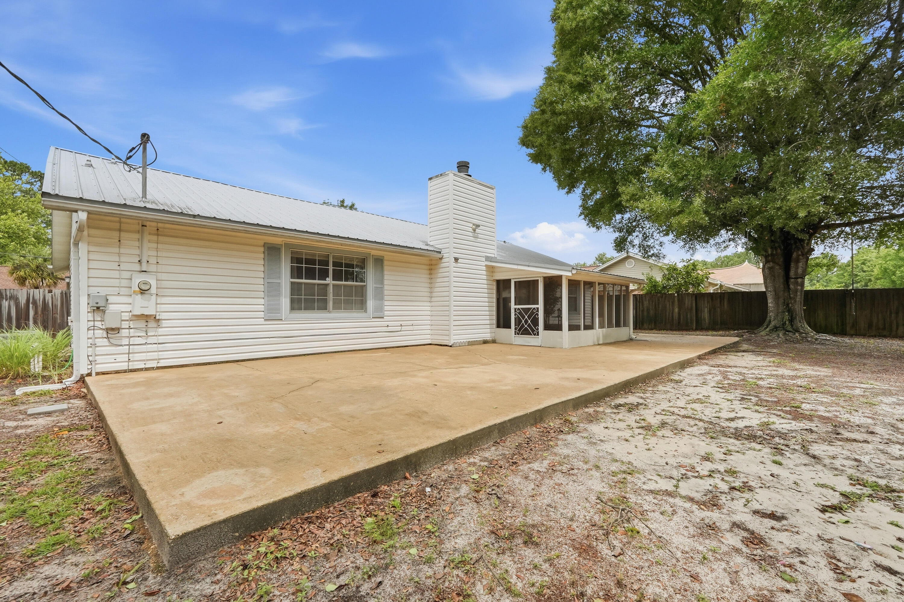 MARY ESTHER MANOR - Residential