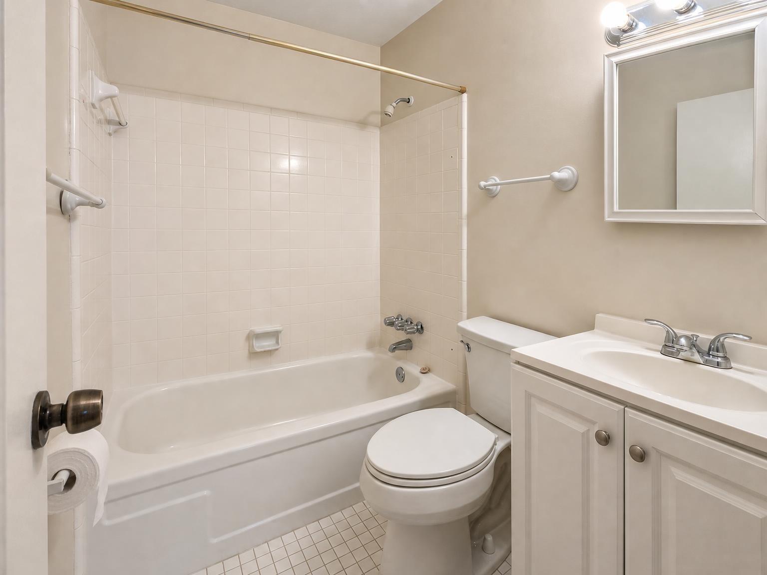 OAKLAND HEIGHTS - Residential Lease