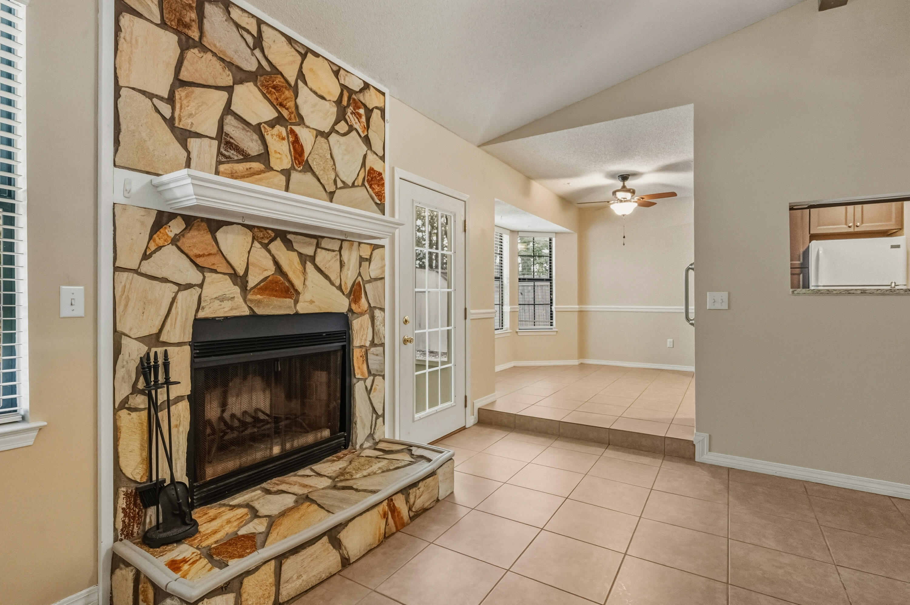 VALPARAISO PINECREST 3 - Residential Lease