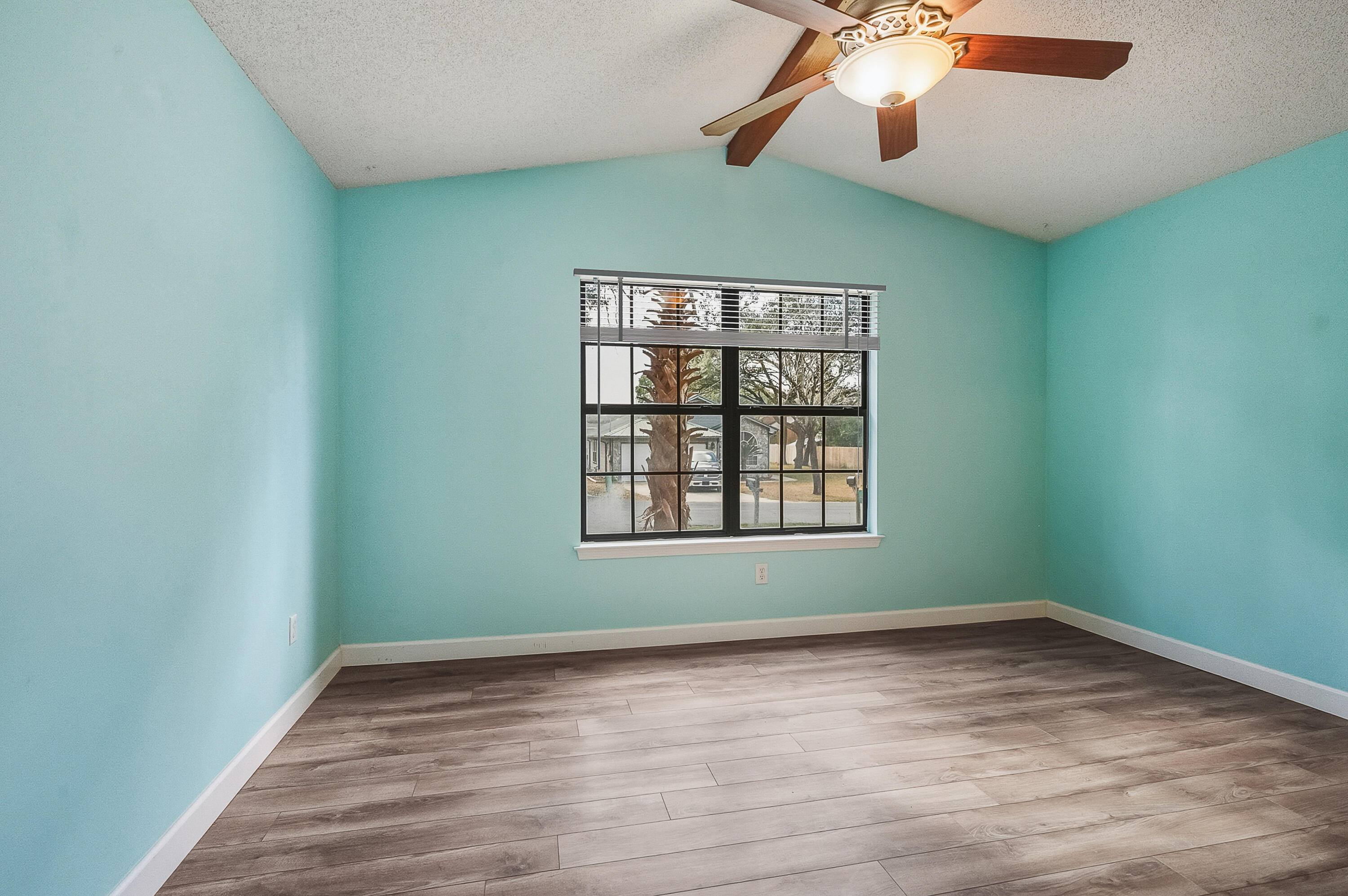 VALPARAISO PINECREST 3 - Residential Lease