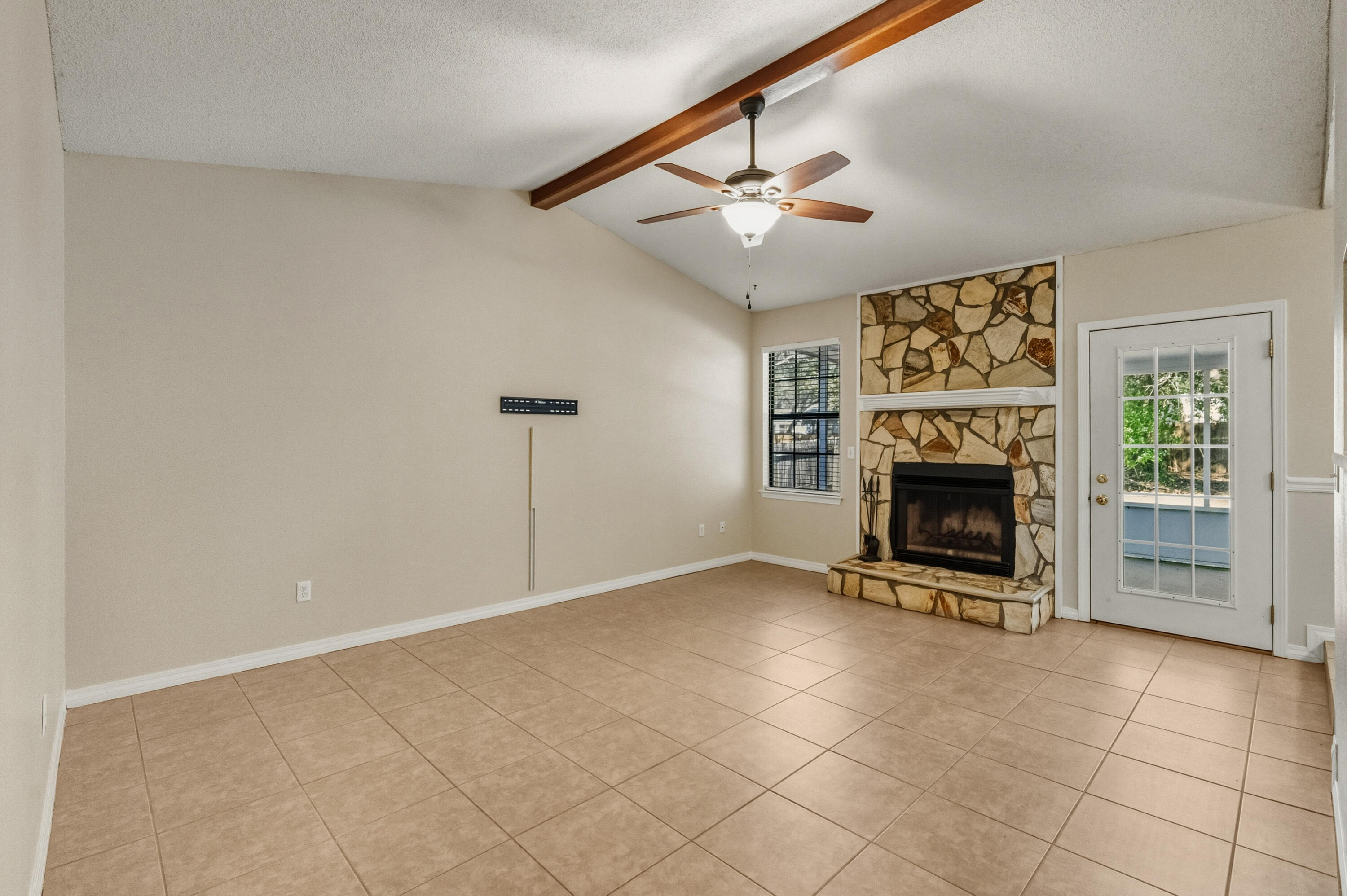 VALPARAISO PINECREST 3 - Residential Lease