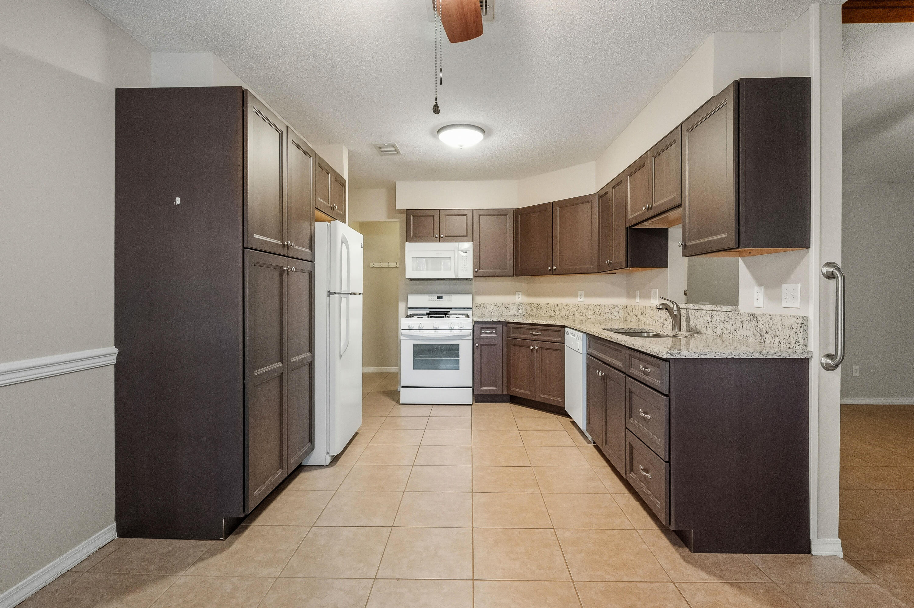 VALPARAISO PINECREST 3 - Residential Lease