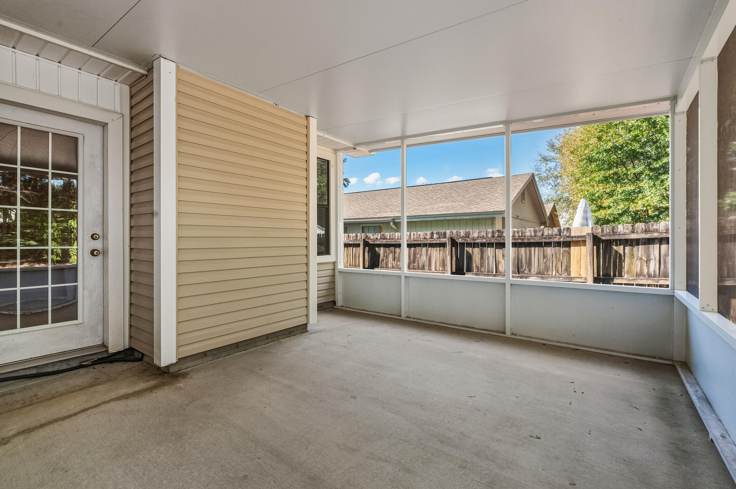 VALPARAISO PINECREST 3 - Residential Lease