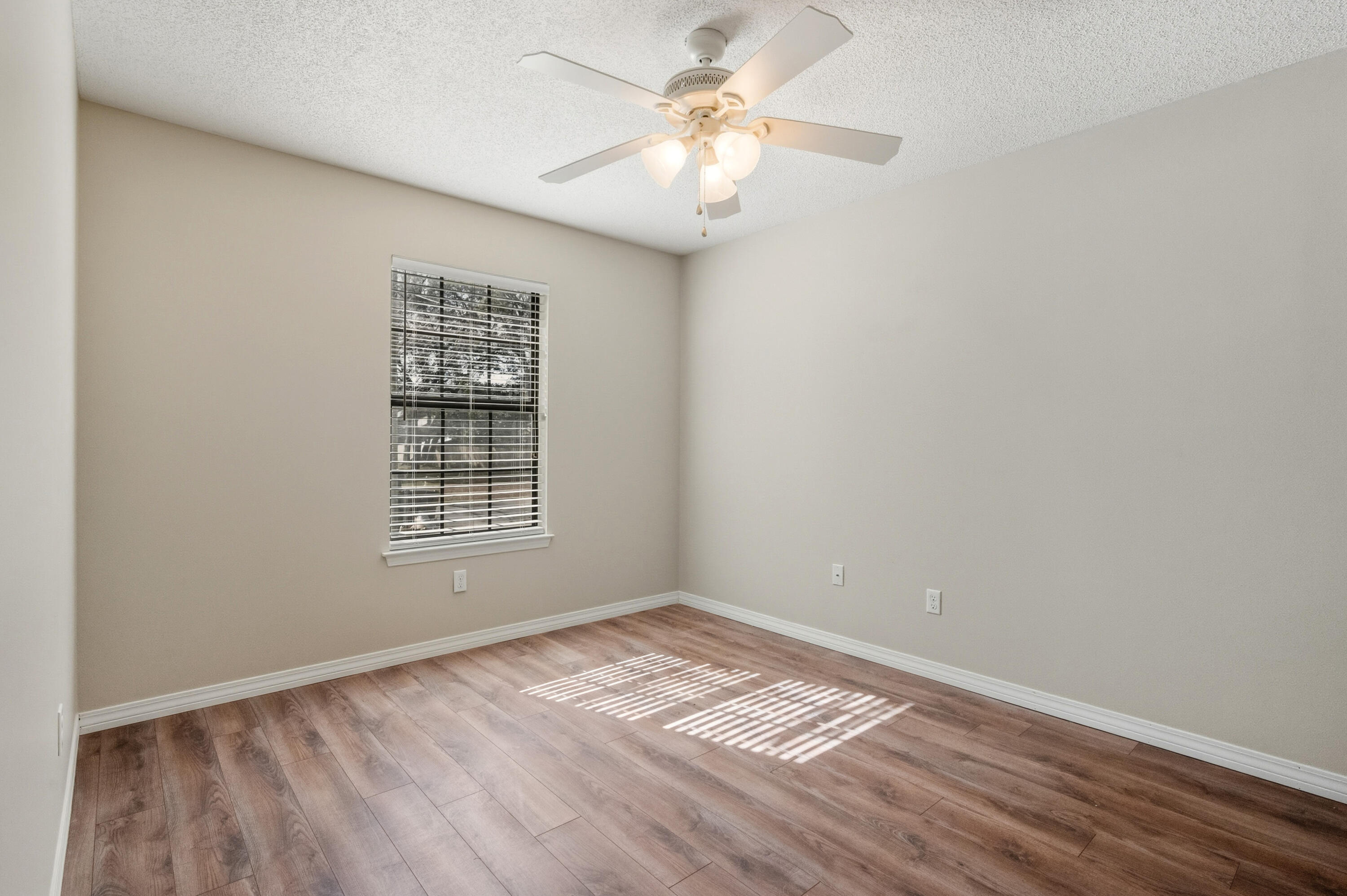 VALPARAISO PINECREST 3 - Residential Lease