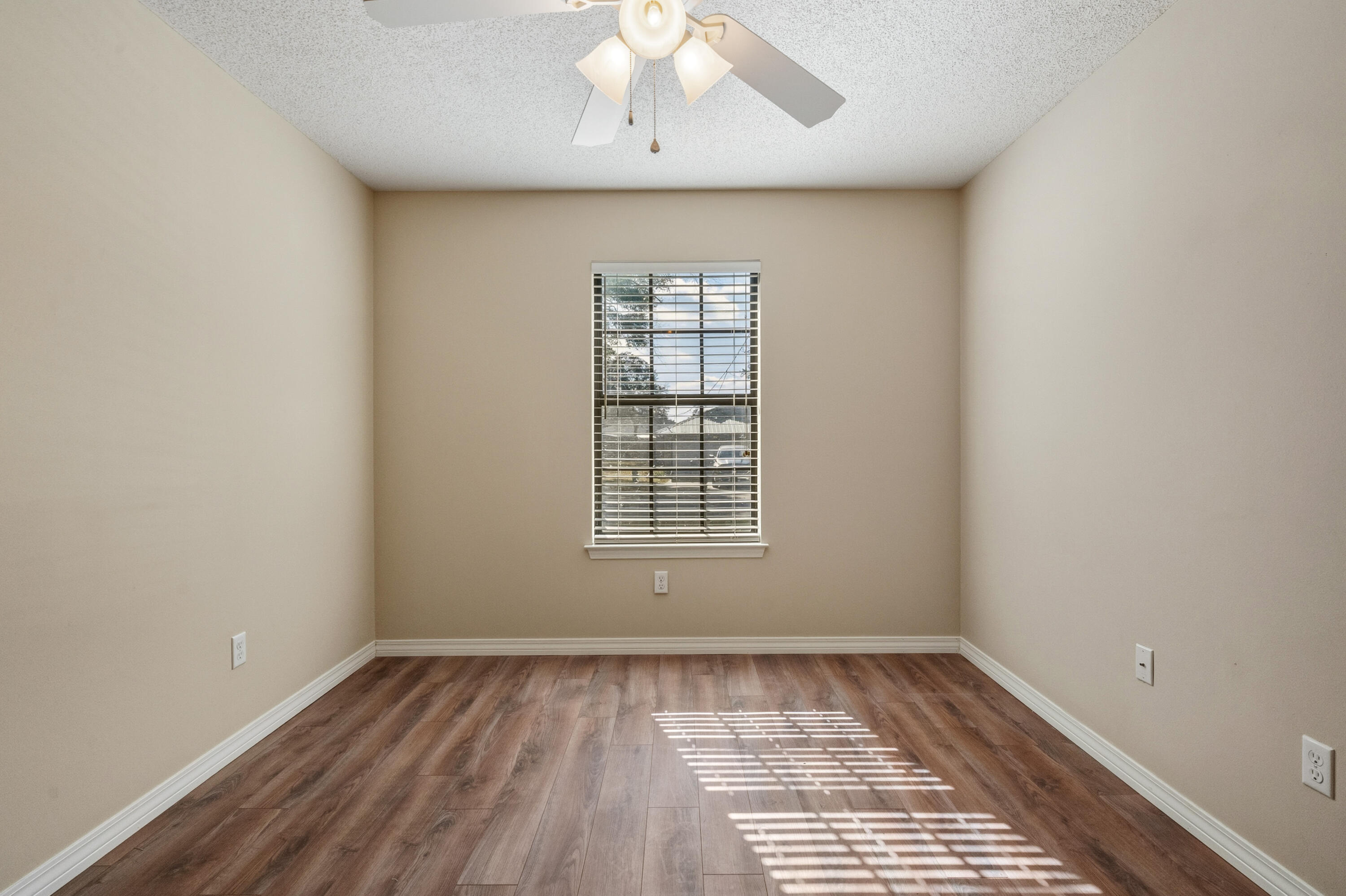 VALPARAISO PINECREST 3 - Residential Lease