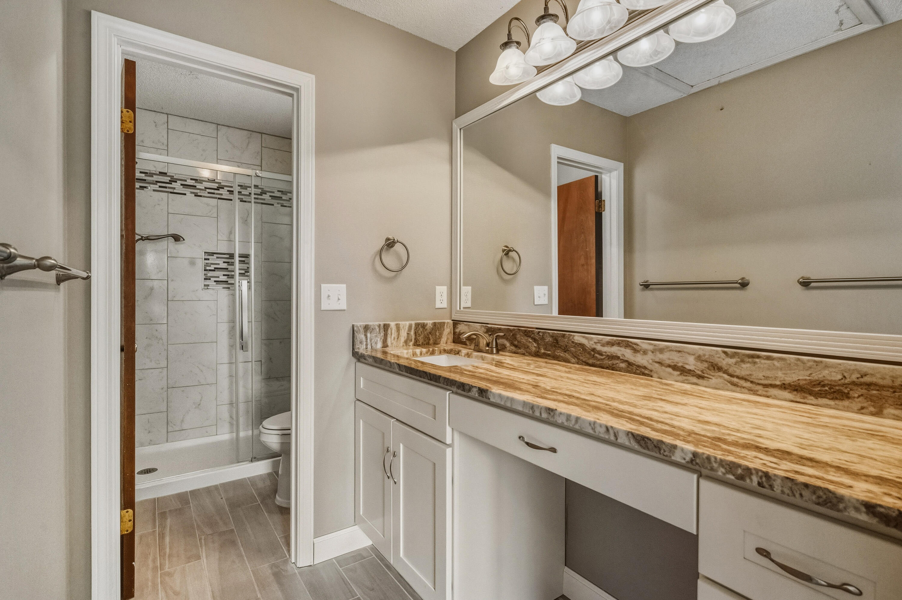 VALPARAISO PINECREST 3 - Residential Lease