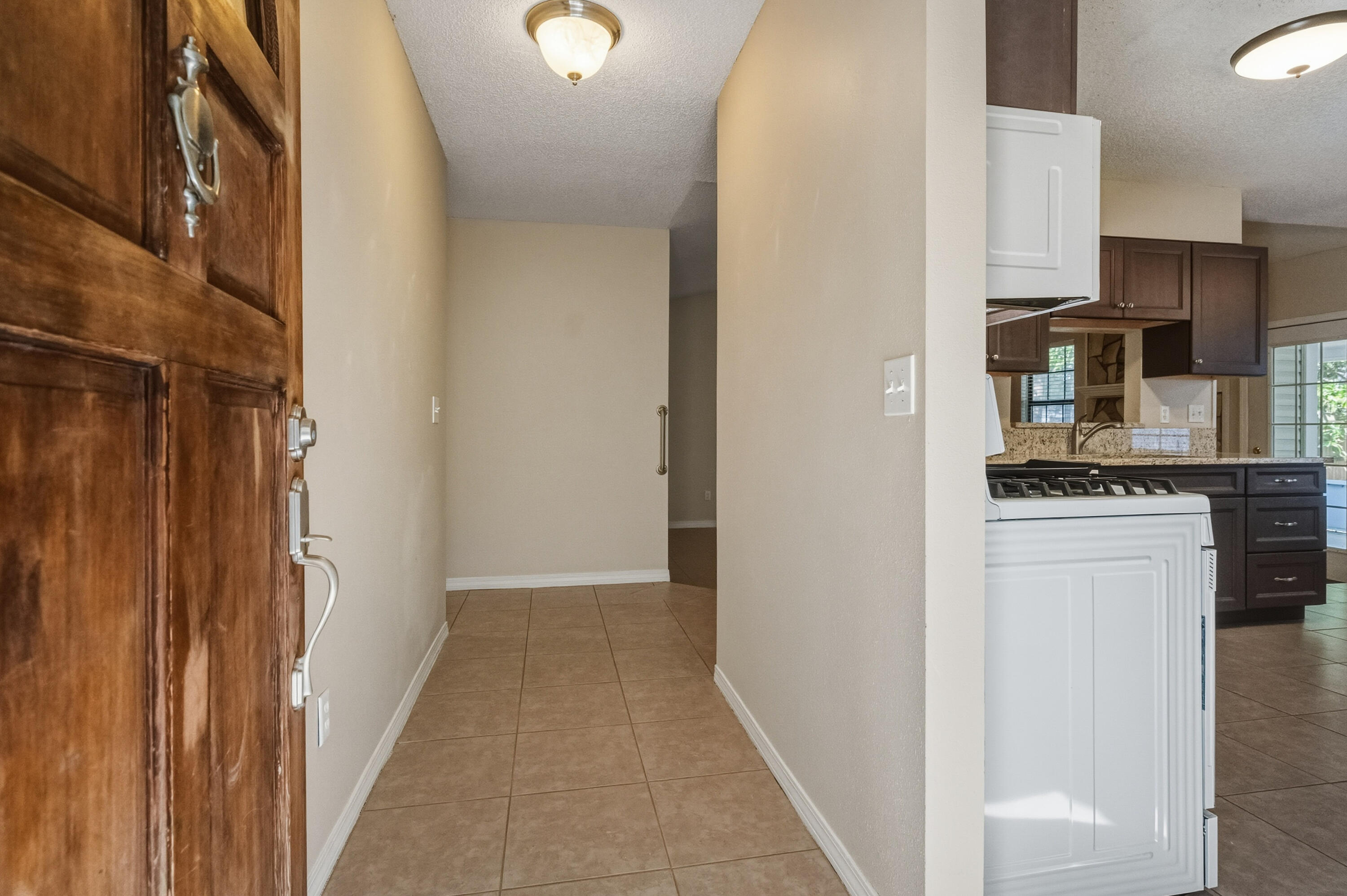 VALPARAISO PINECREST 3 - Residential Lease
