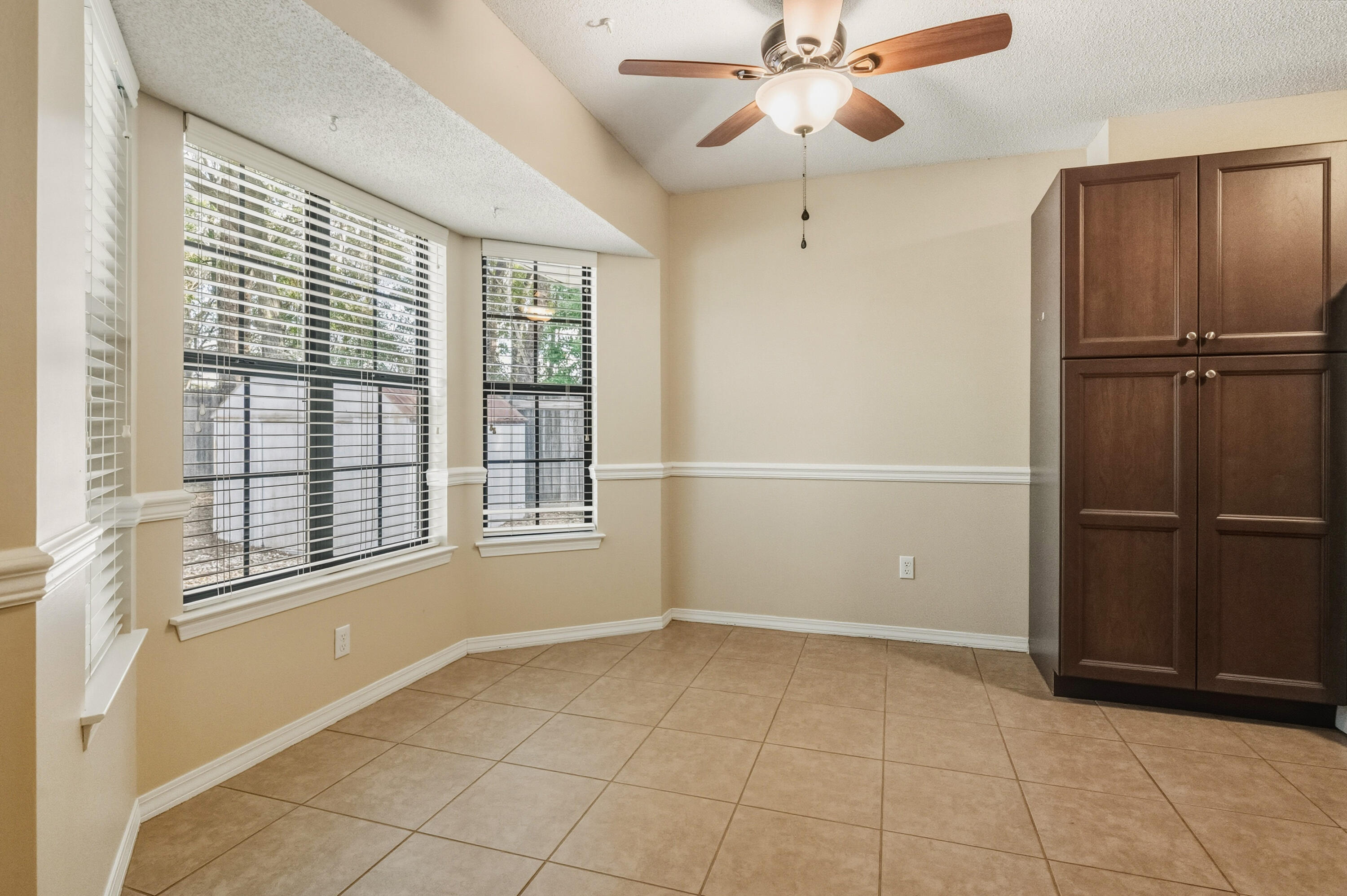VALPARAISO PINECREST 3 - Residential Lease