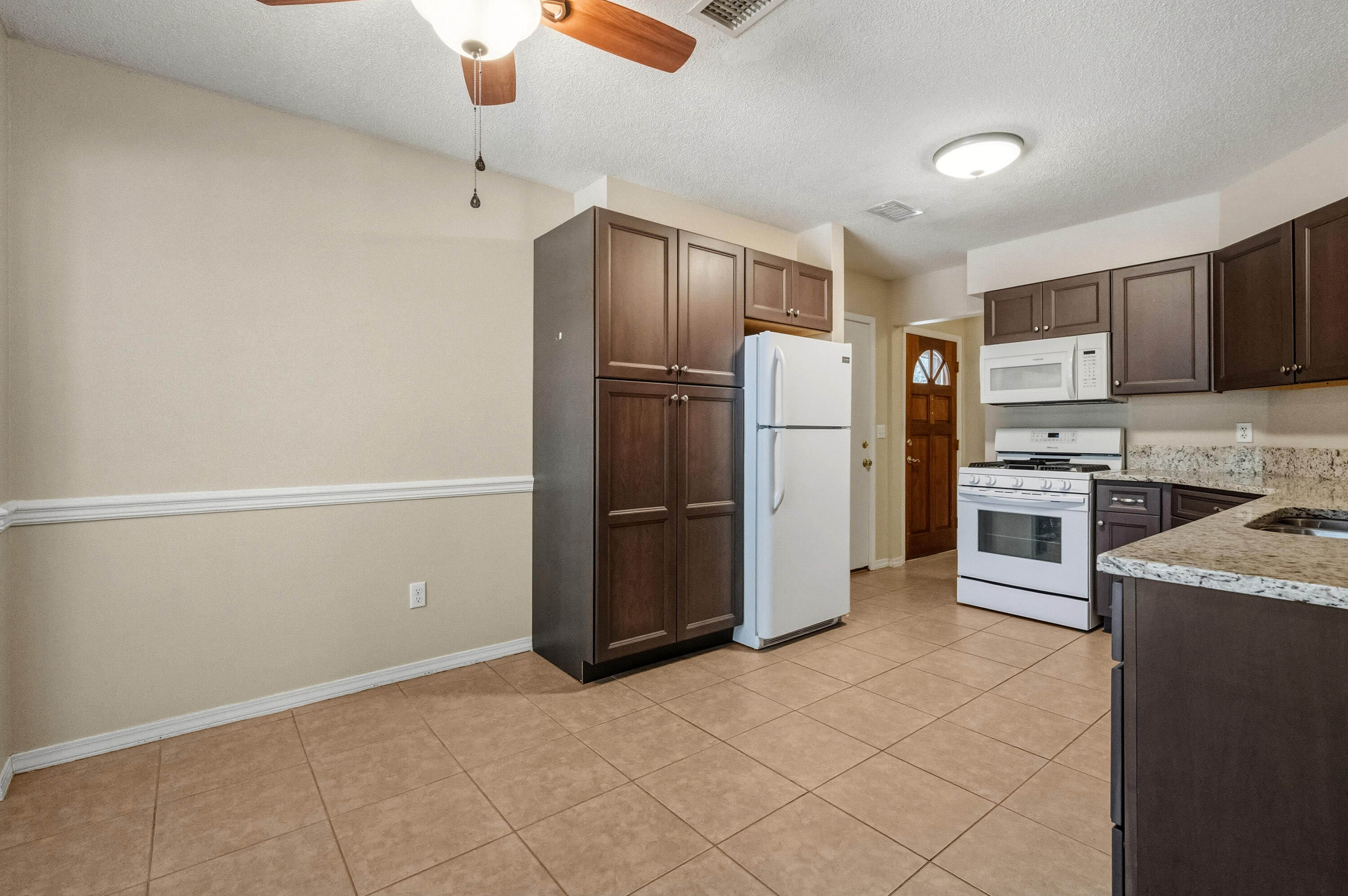 VALPARAISO PINECREST 3 - Residential Lease