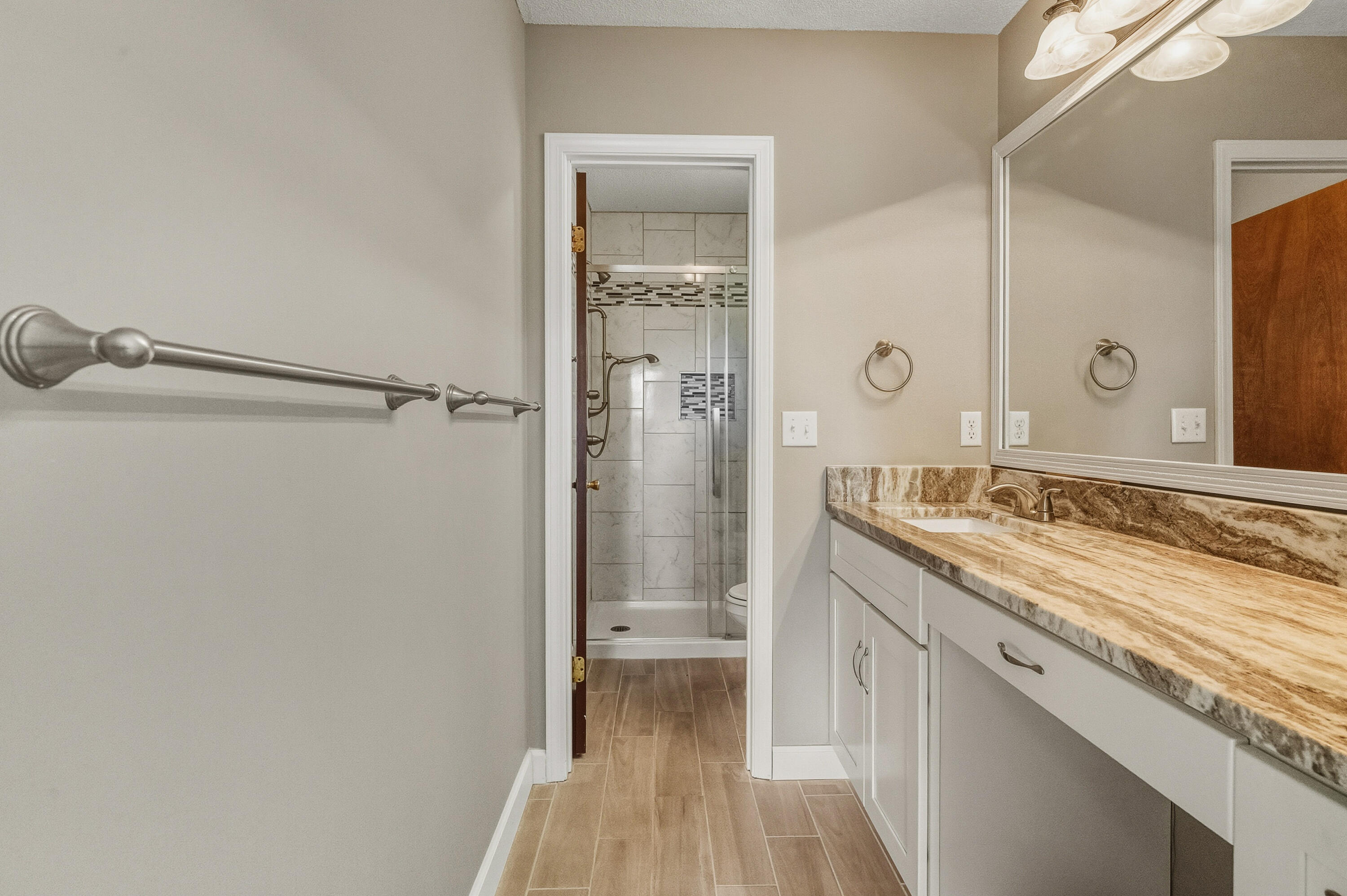 VALPARAISO PINECREST 3 - Residential Lease