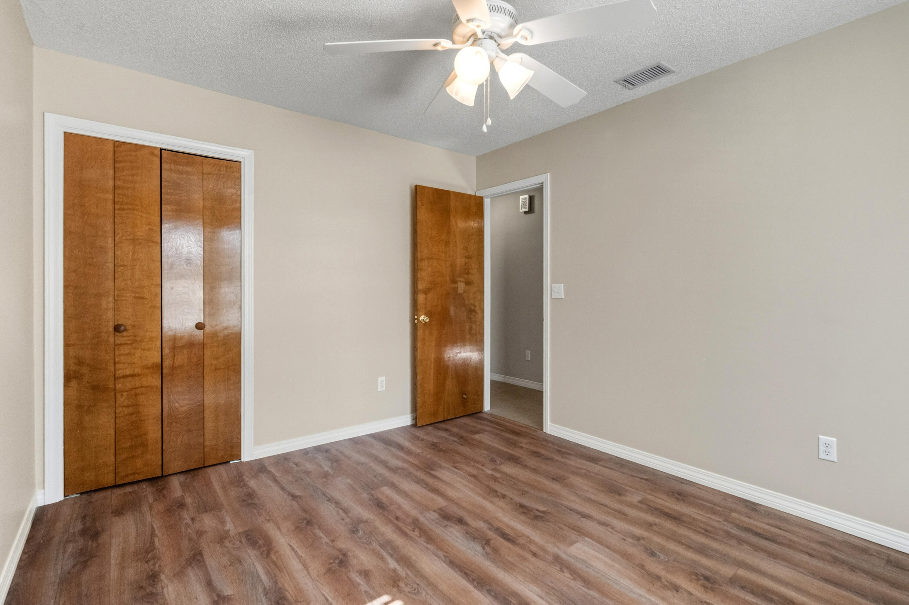 VALPARAISO PINECREST 3 - Residential Lease
