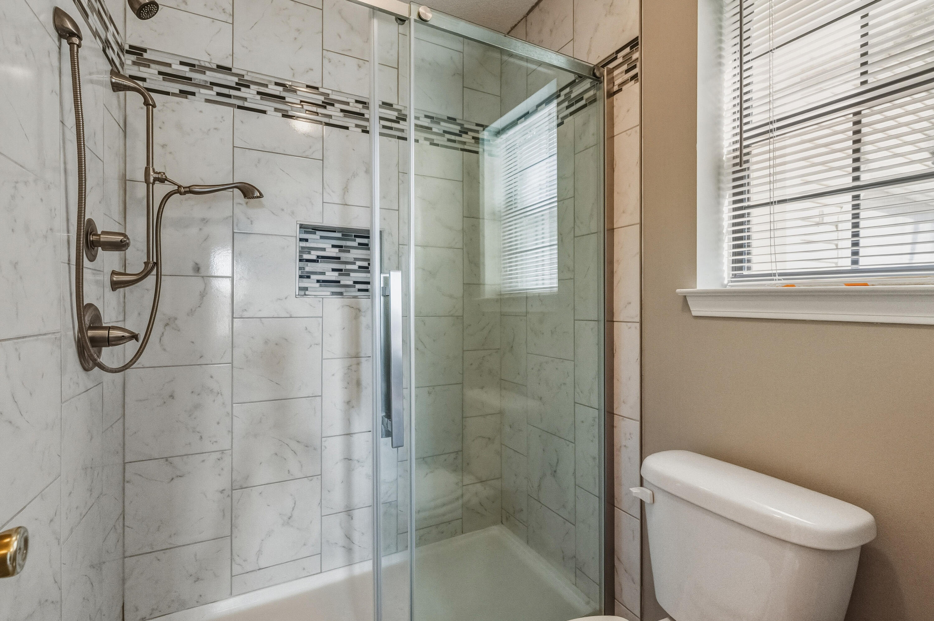 VALPARAISO PINECREST 3 - Residential Lease