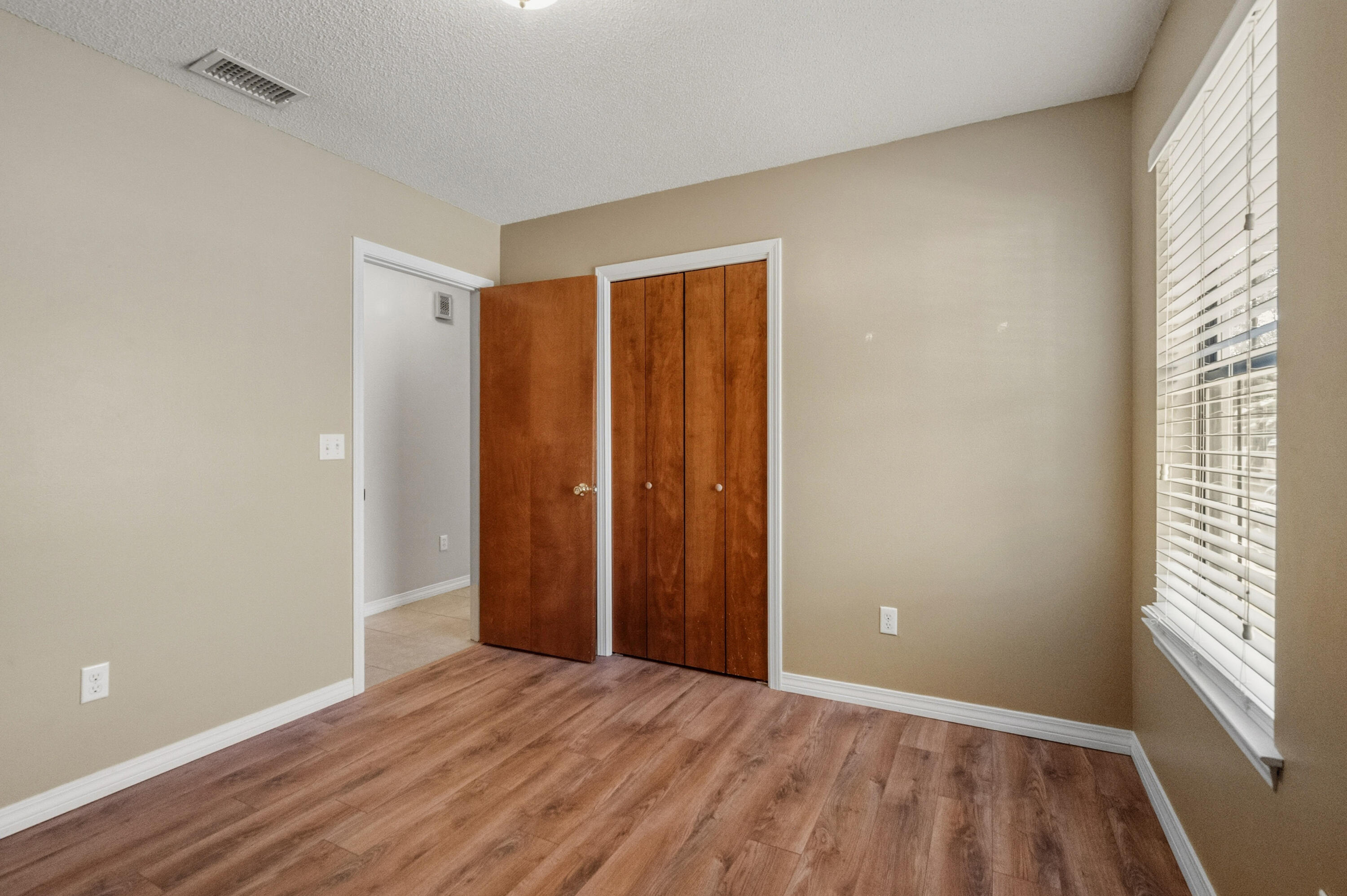 VALPARAISO PINECREST 3 - Residential Lease