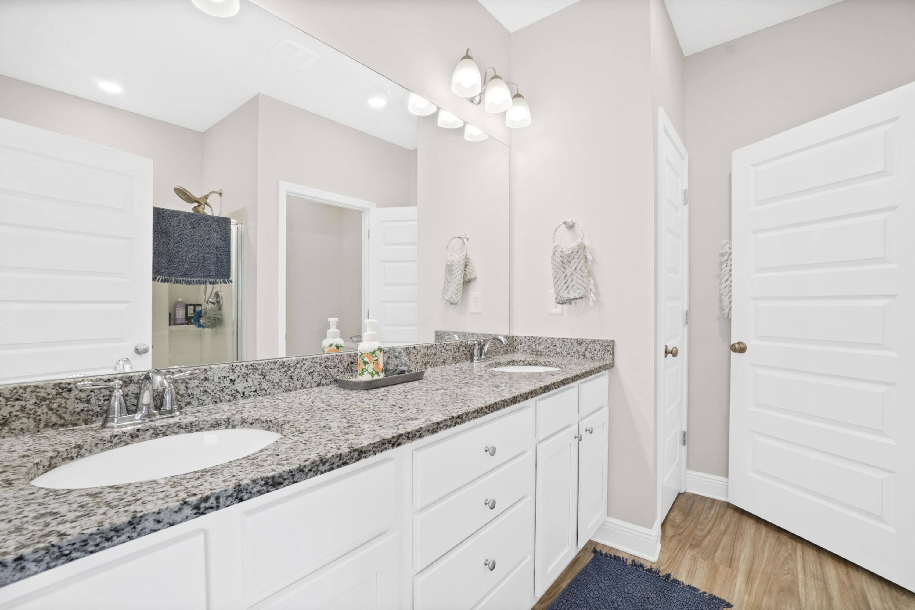 EMERALD COVE VILLAS - Residential
