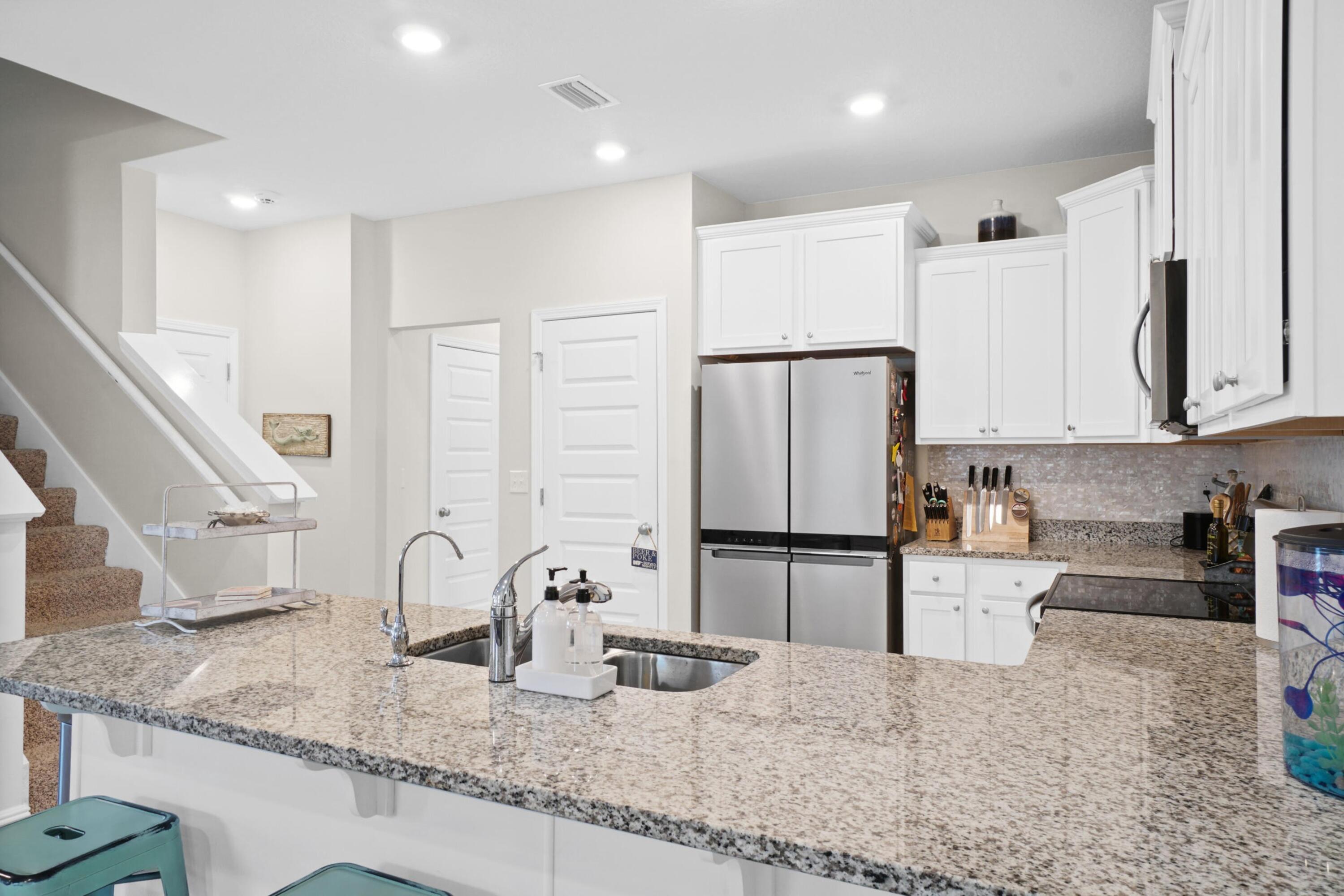 EMERALD COVE VILLAS - Residential