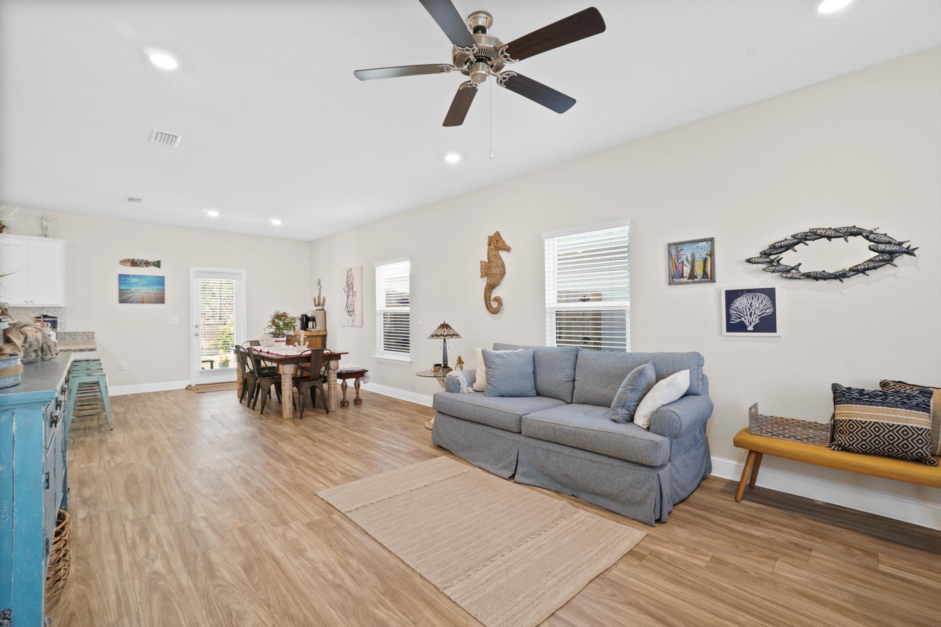 EMERALD COVE VILLAS - Residential