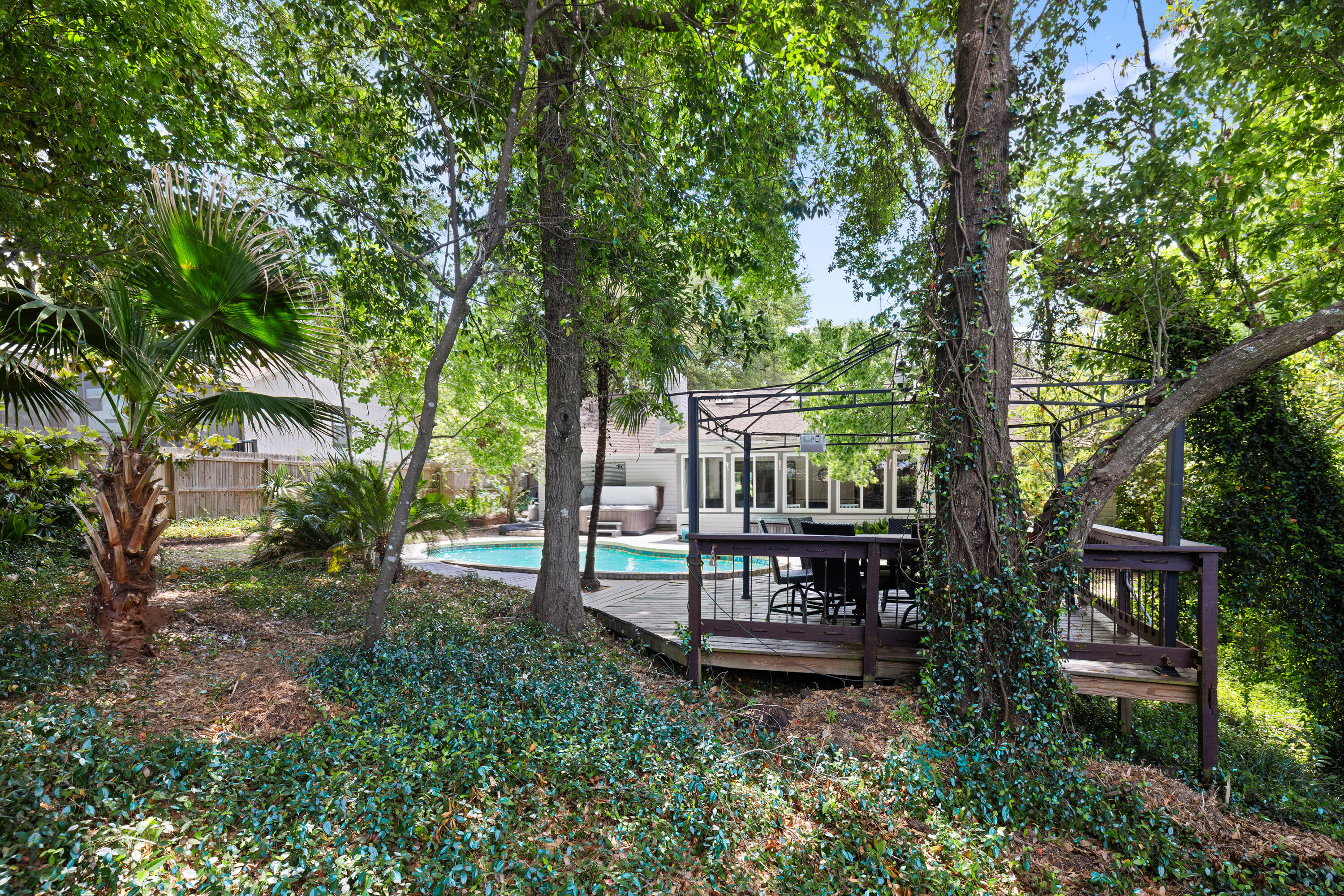 ROCKY BAYOU COUNTRY CLUB ESTATES 4 - Residential