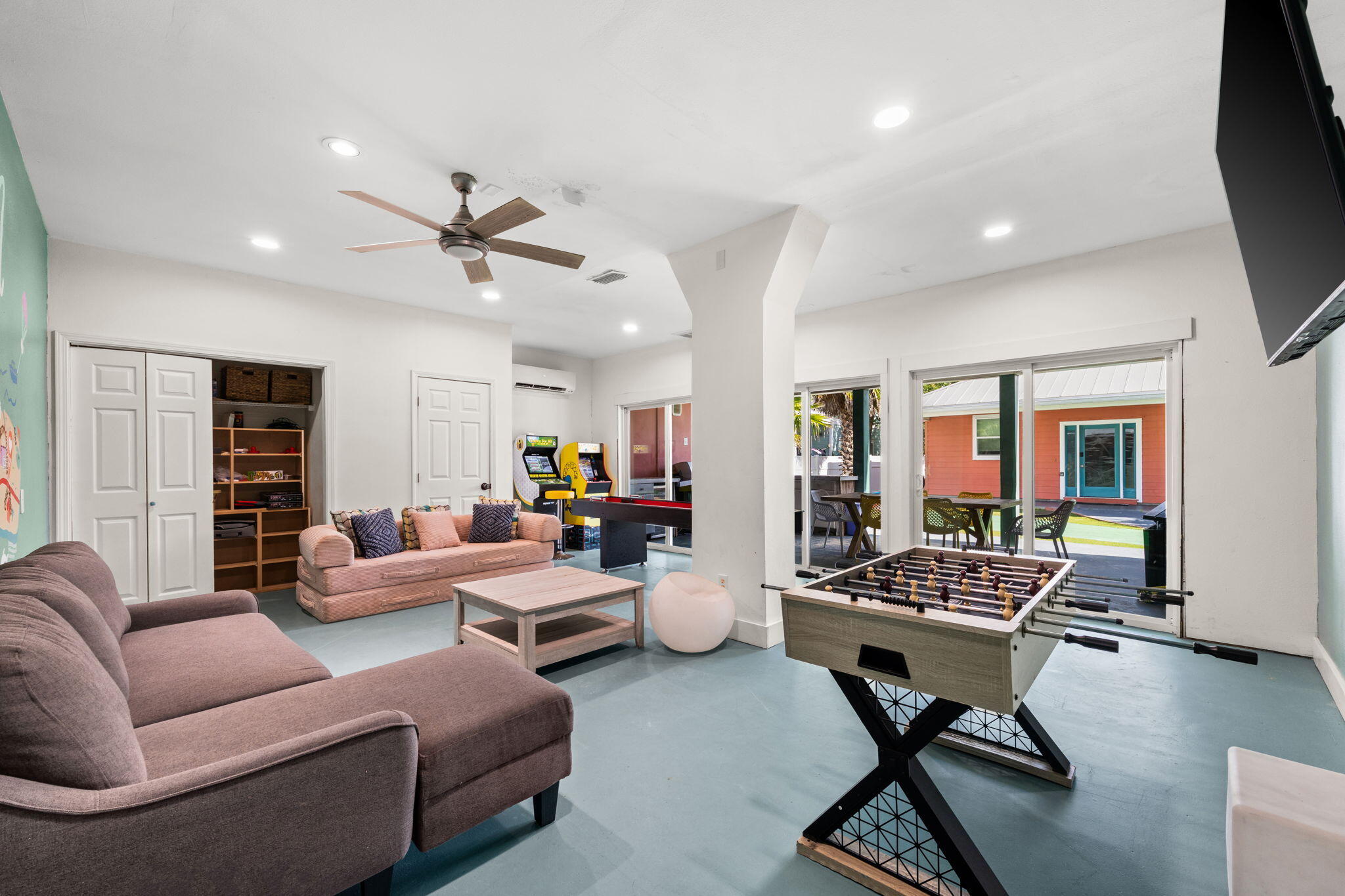 CRYSTAL BEACH - Residential